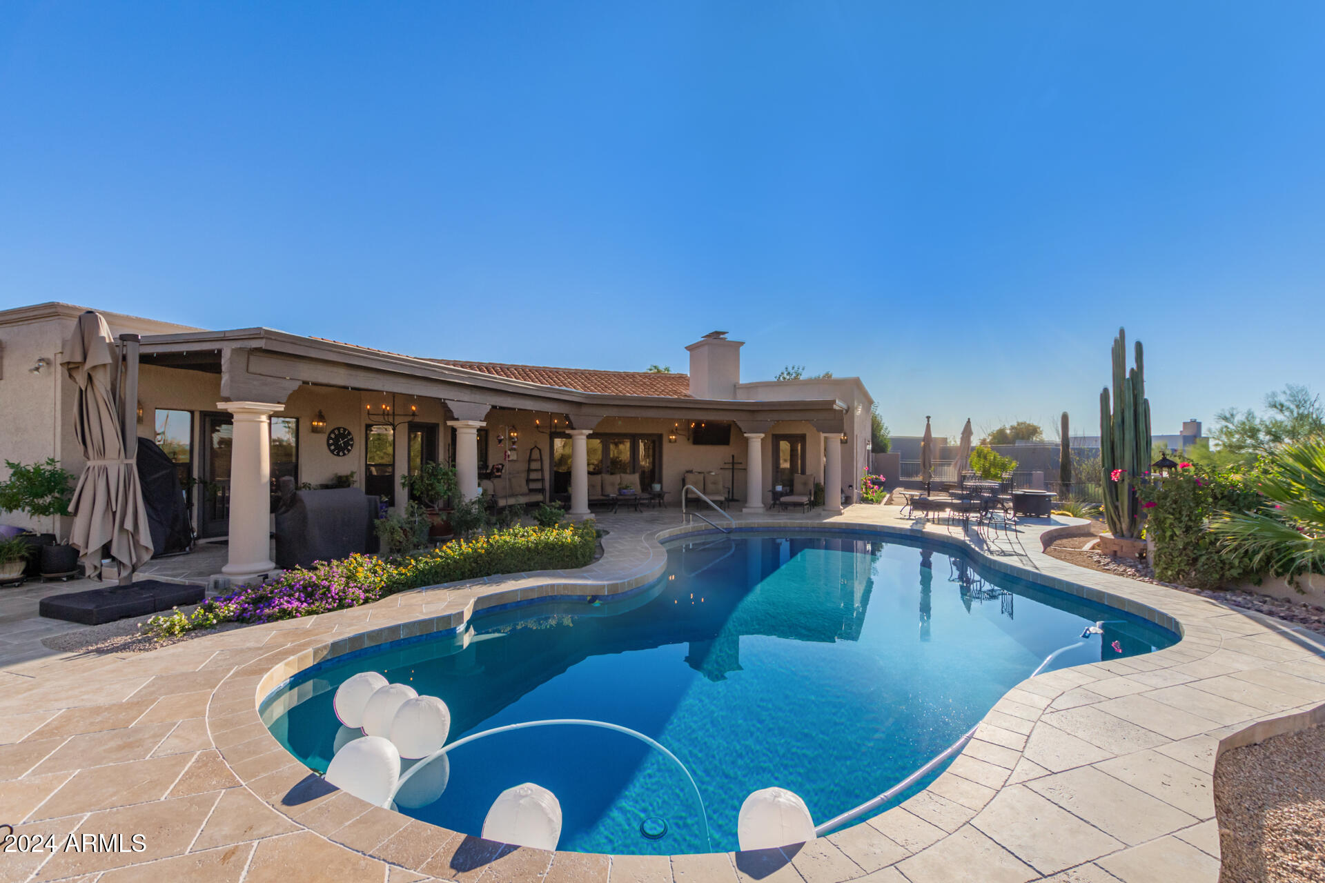 9446 E ROMPING Road