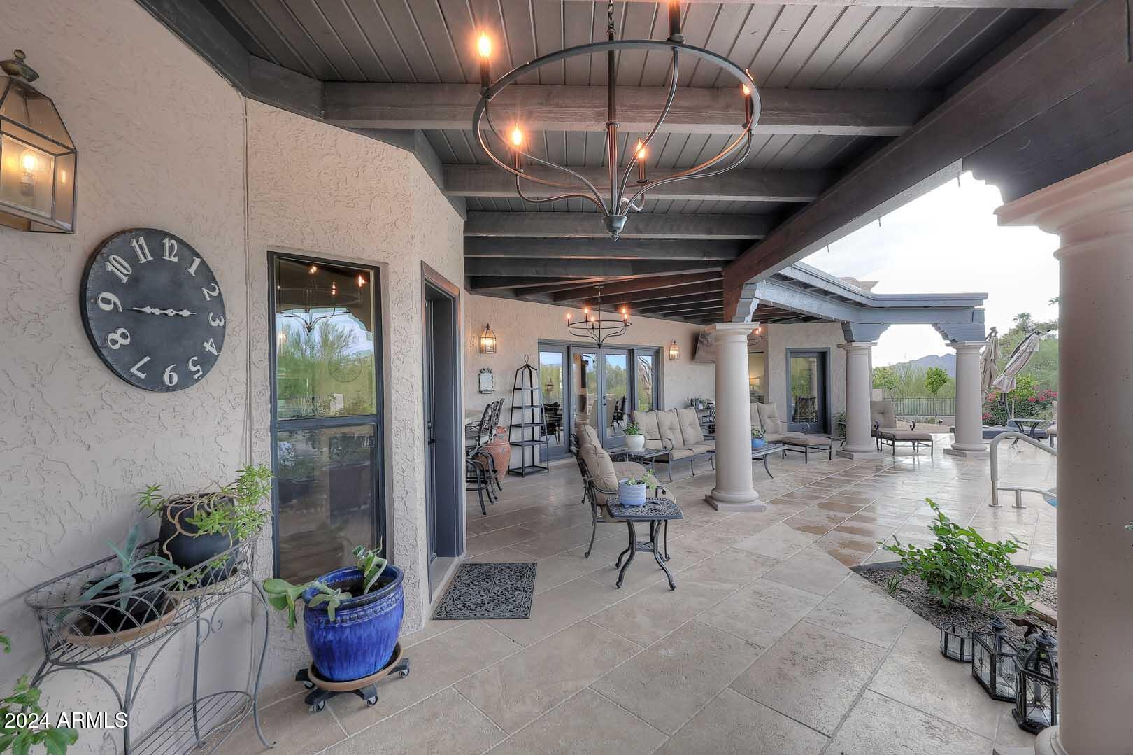 9446 E ROMPING Road