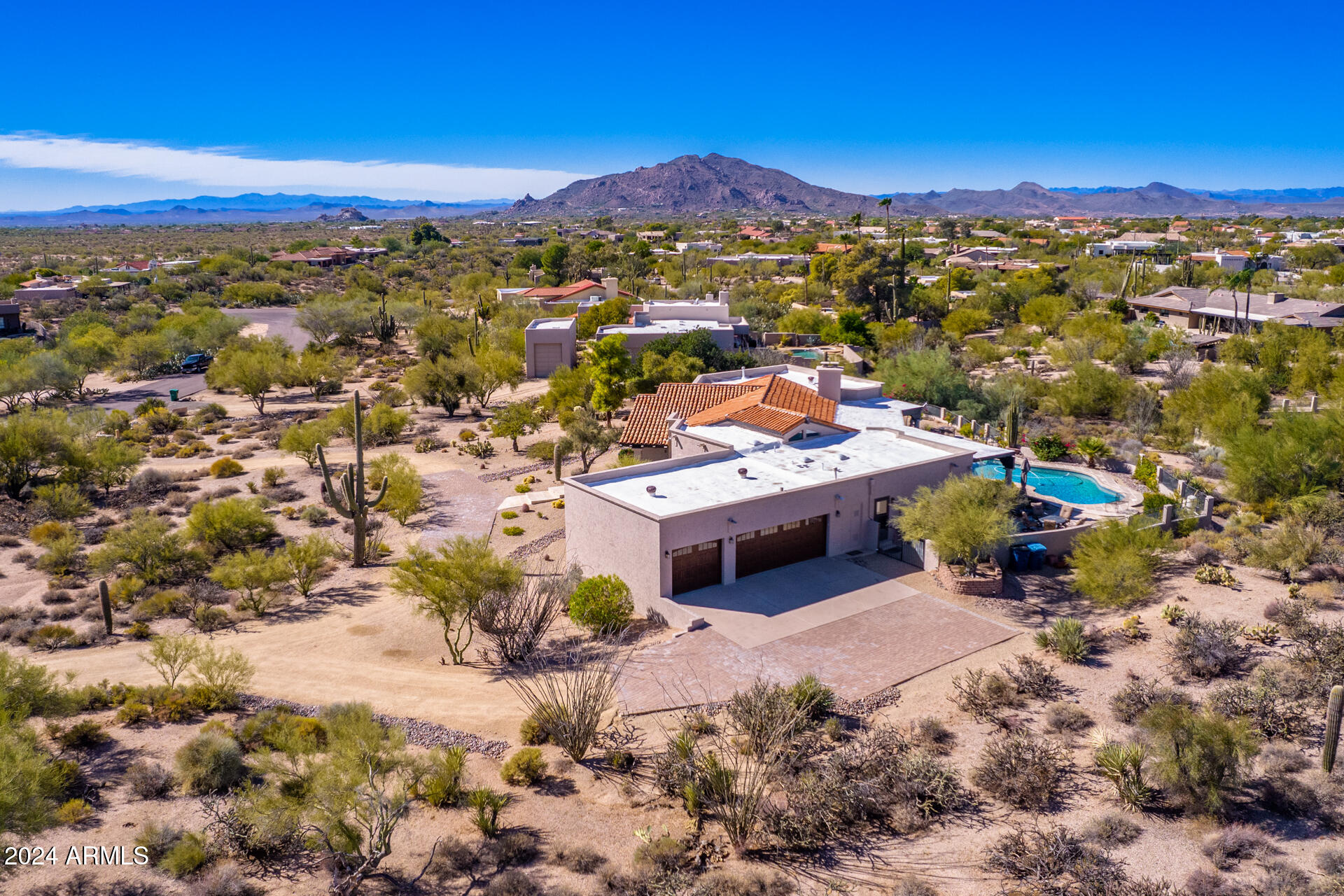 9446 E ROMPING Road