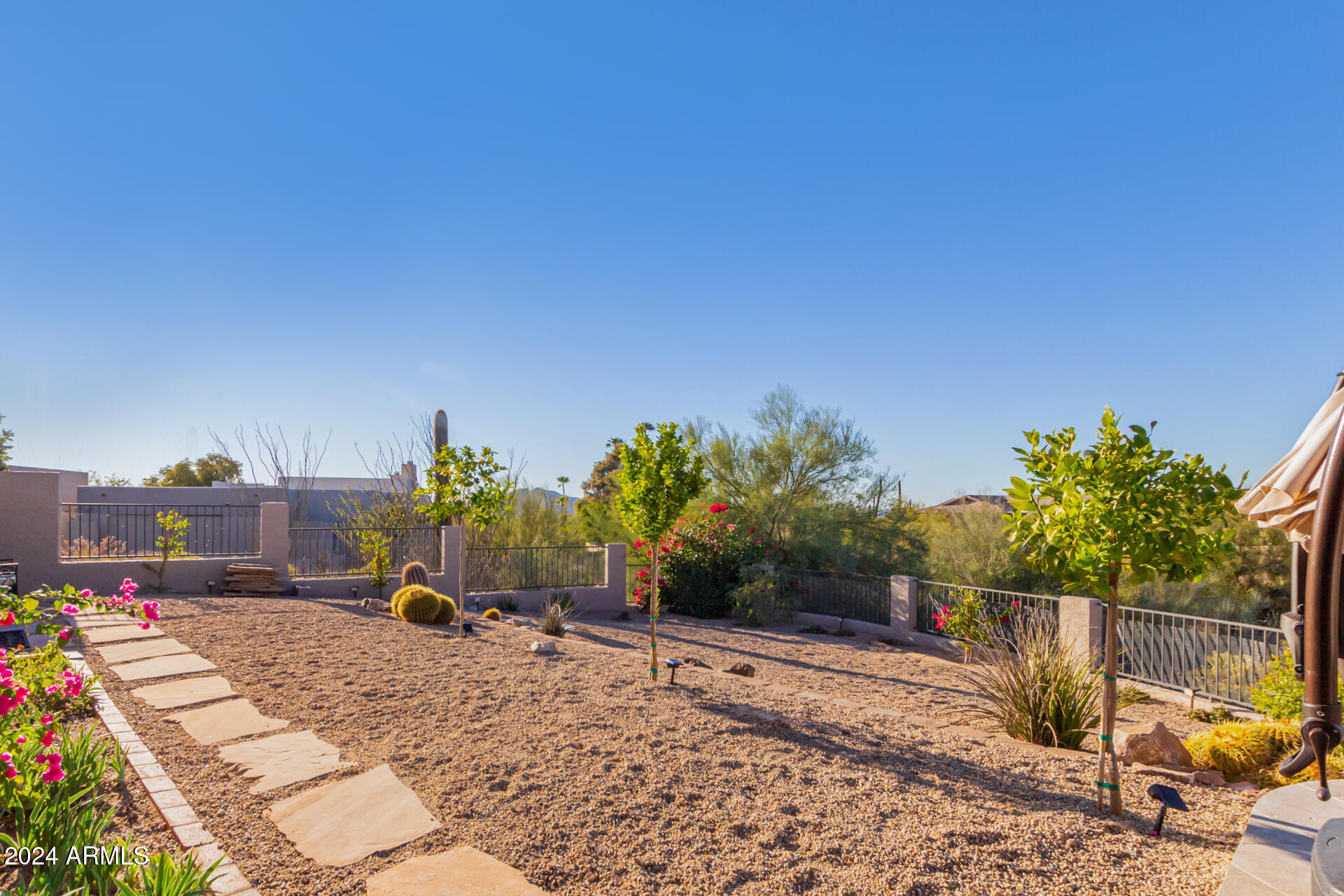 9446 E ROMPING Road