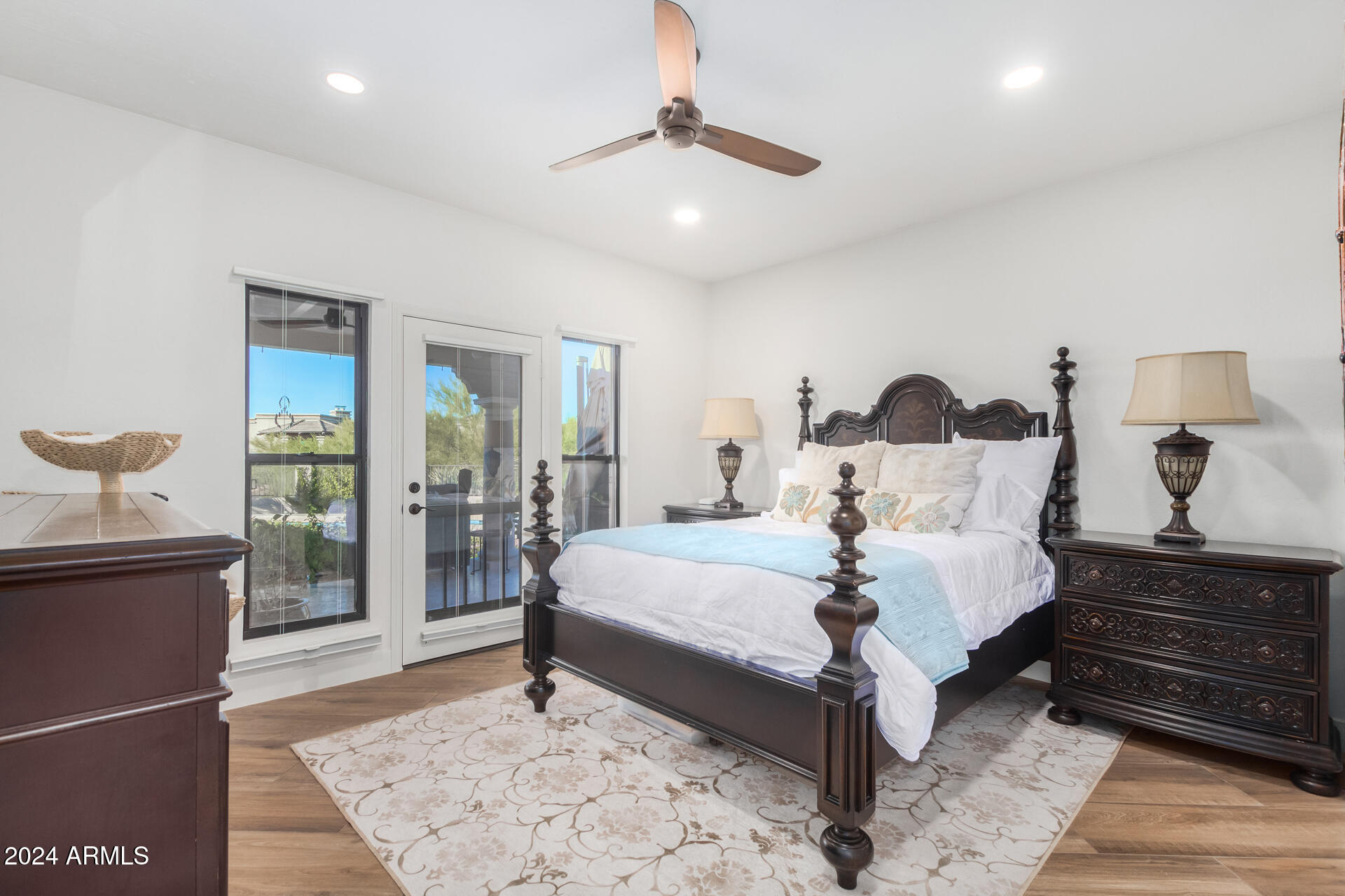 9446 E ROMPING Road