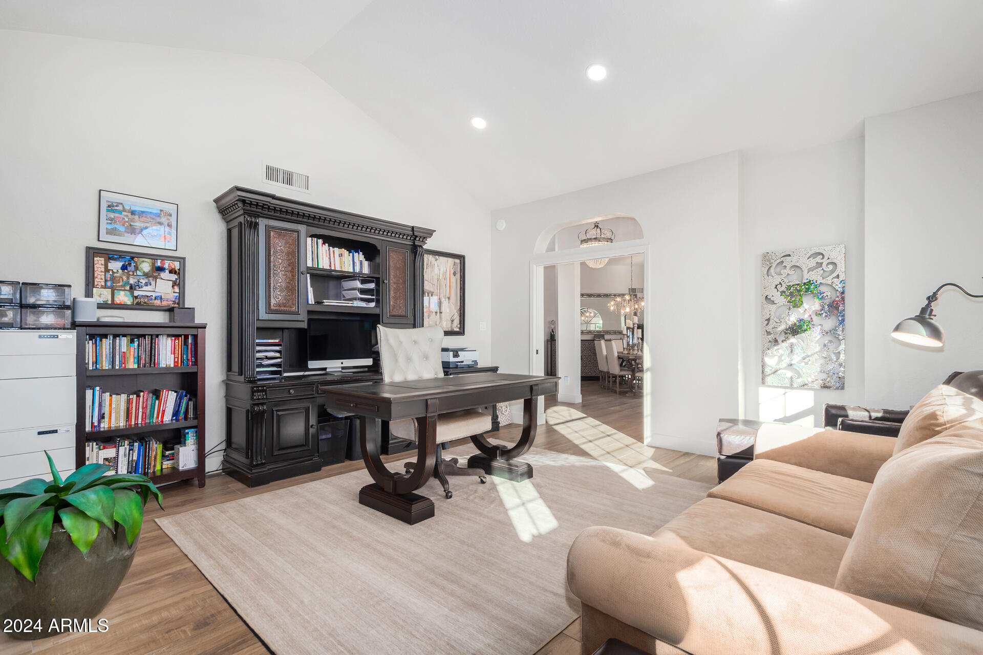 9446 E ROMPING Road