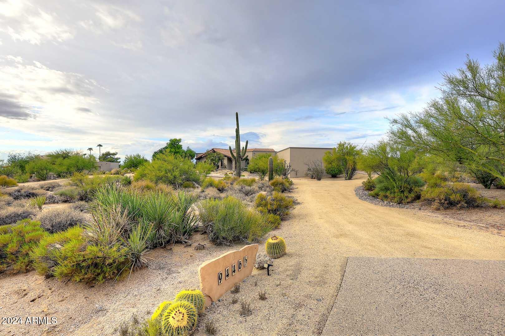 9446 E ROMPING Road