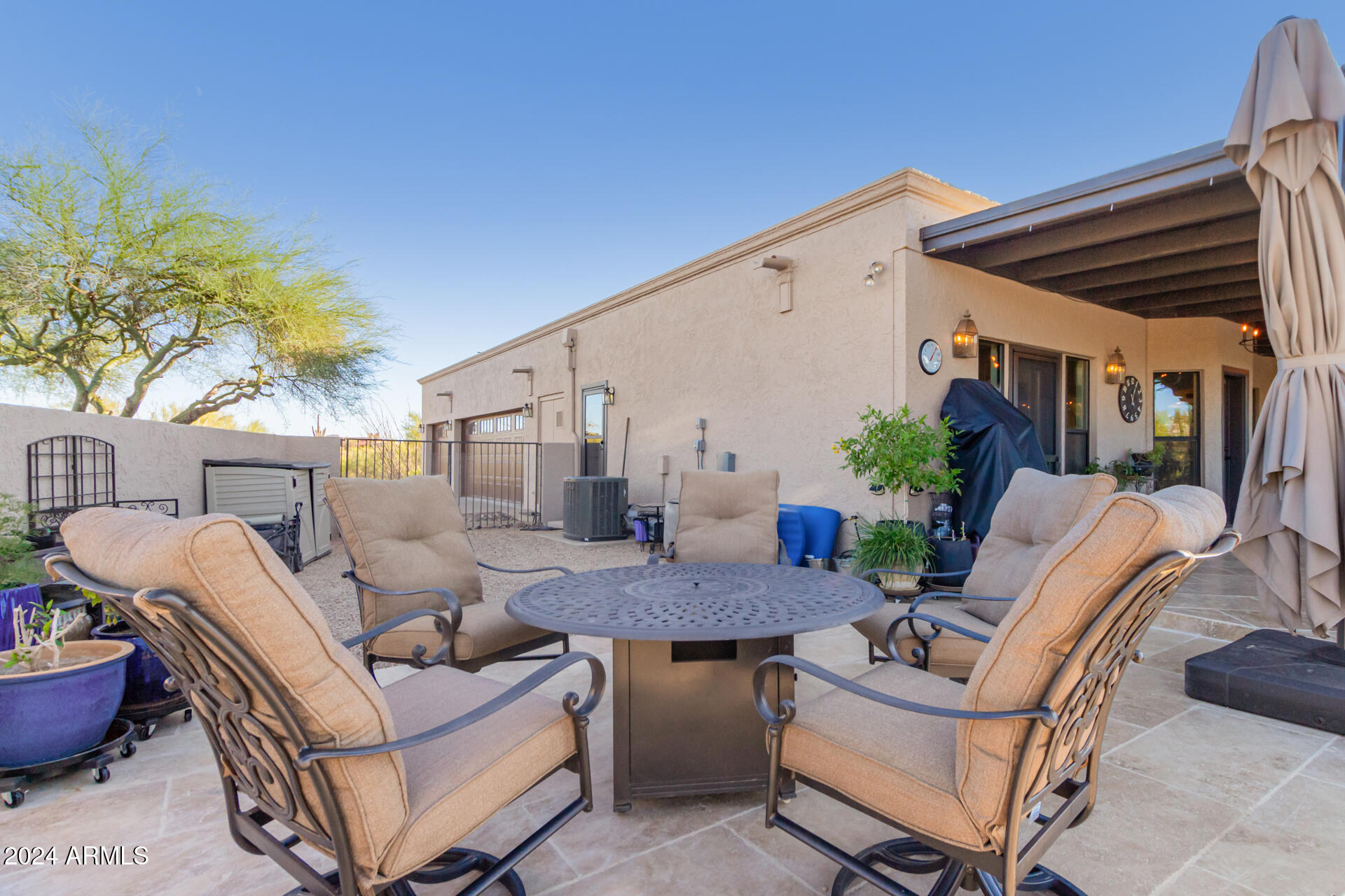 9446 E ROMPING Road