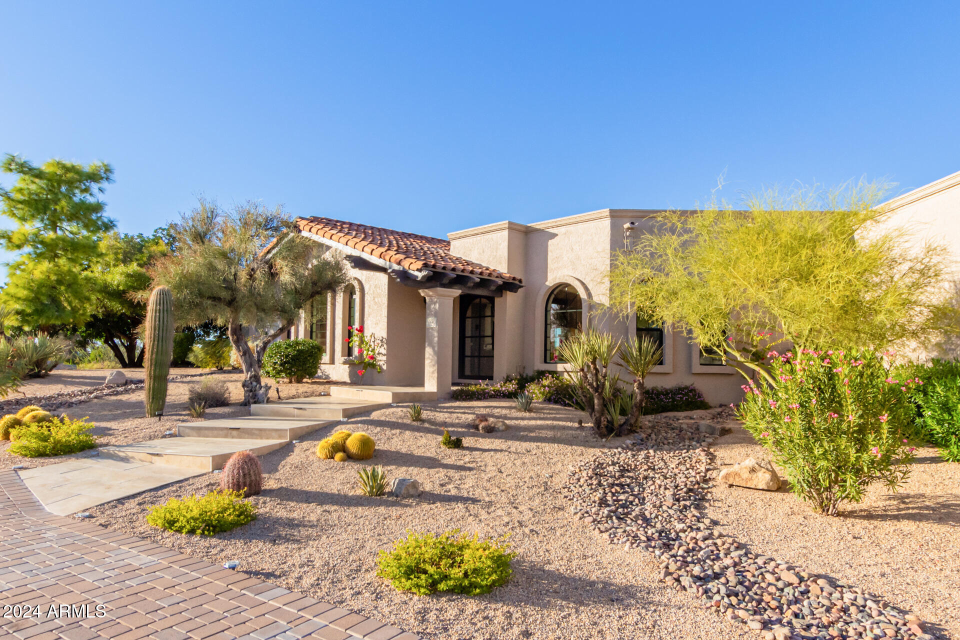 9446 E ROMPING Road