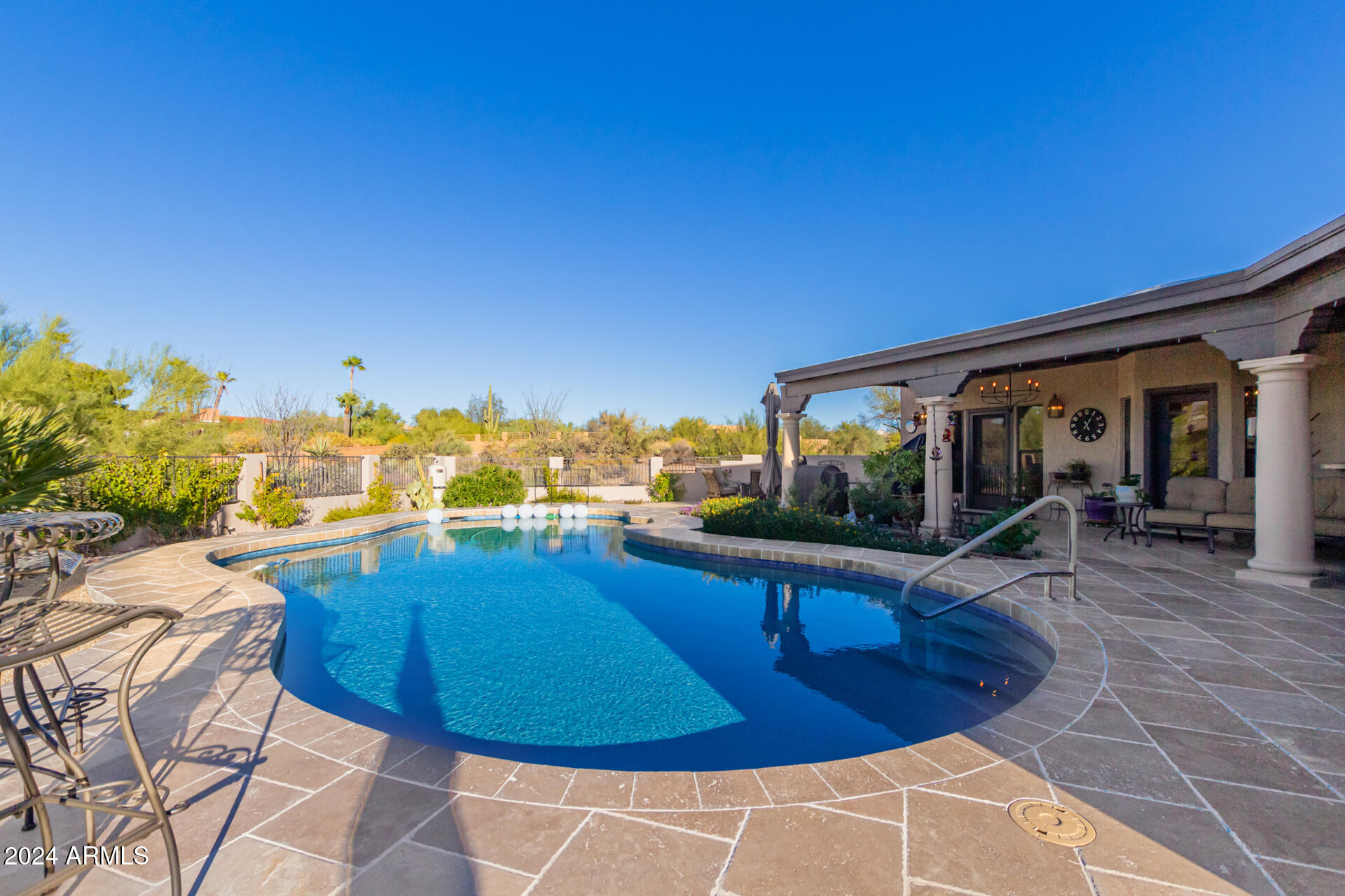 9446 E ROMPING Road
