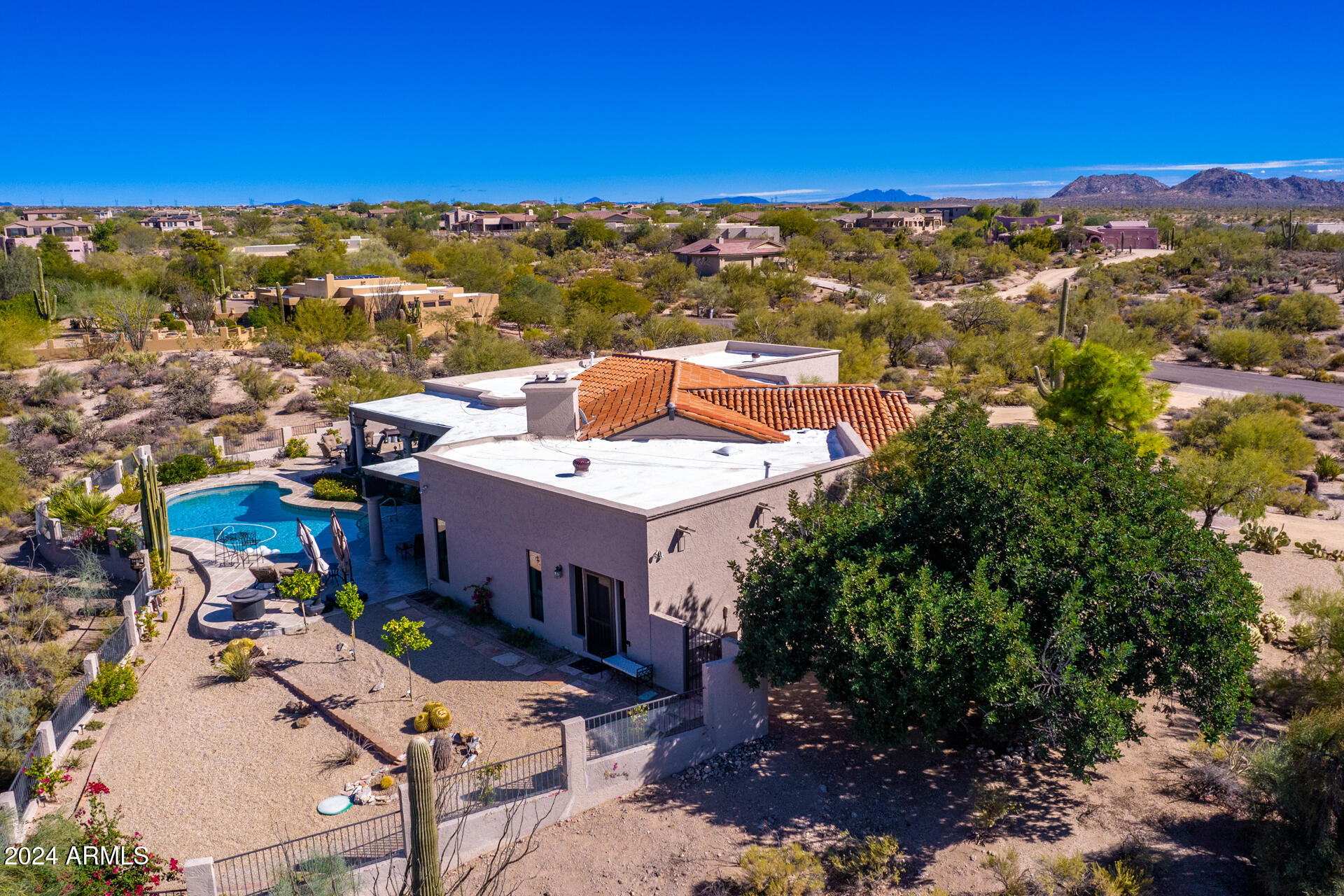 9446 E ROMPING Road