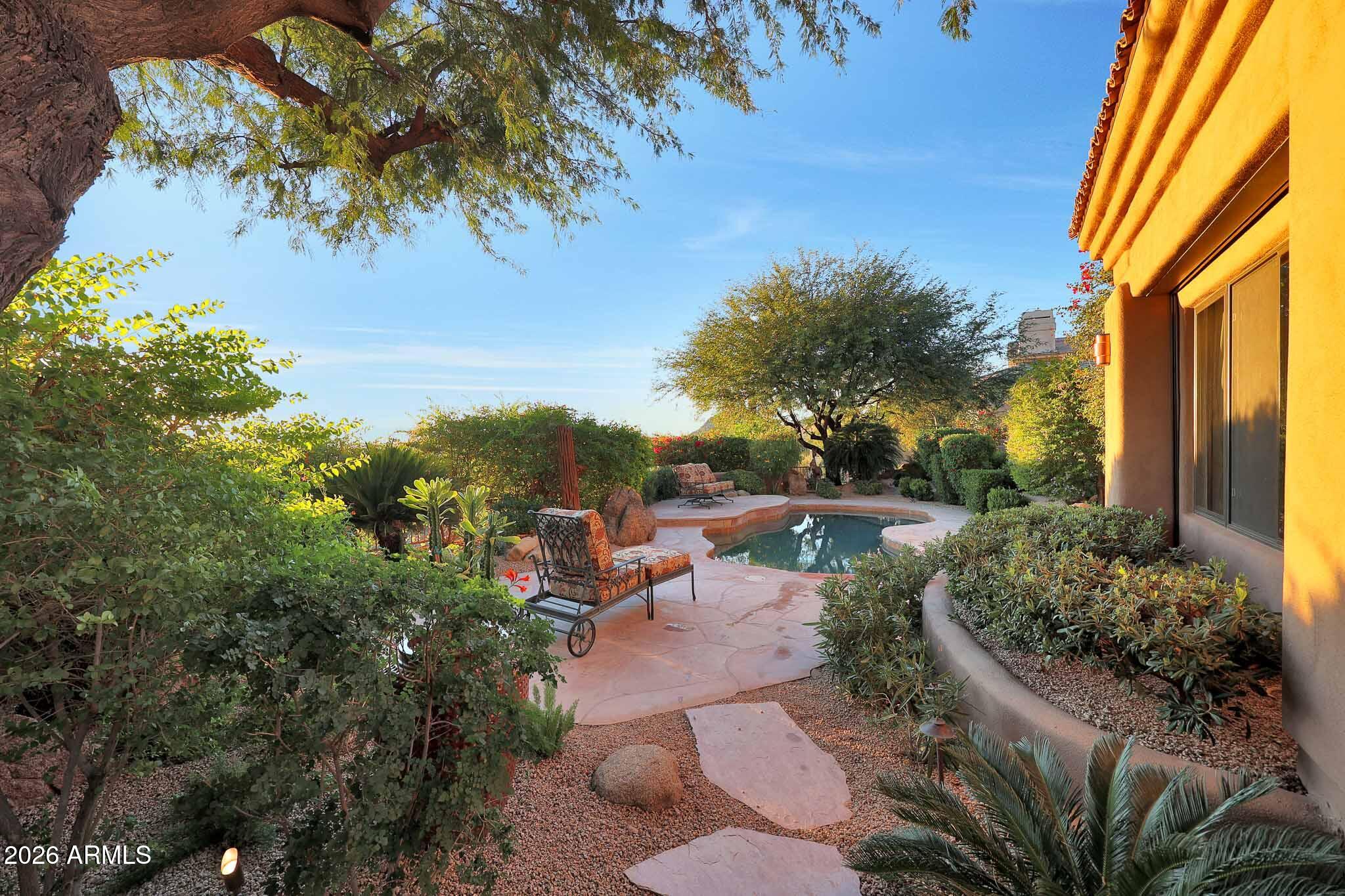 11023 E DE LA O Road