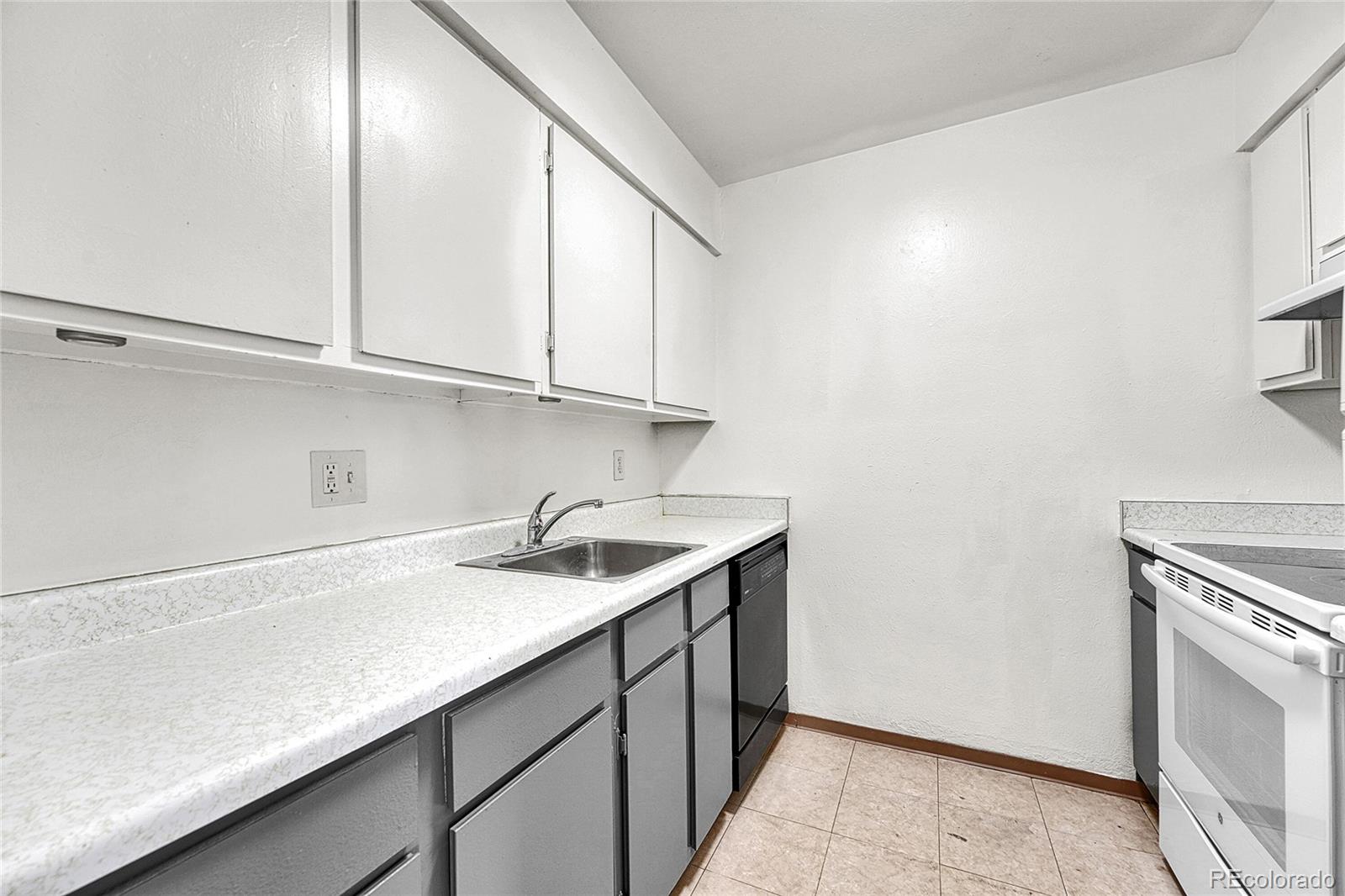 3633 S Sheridan Boulevard Unit: 18