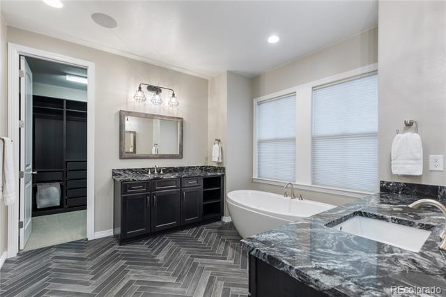 112 Sandlewood Way