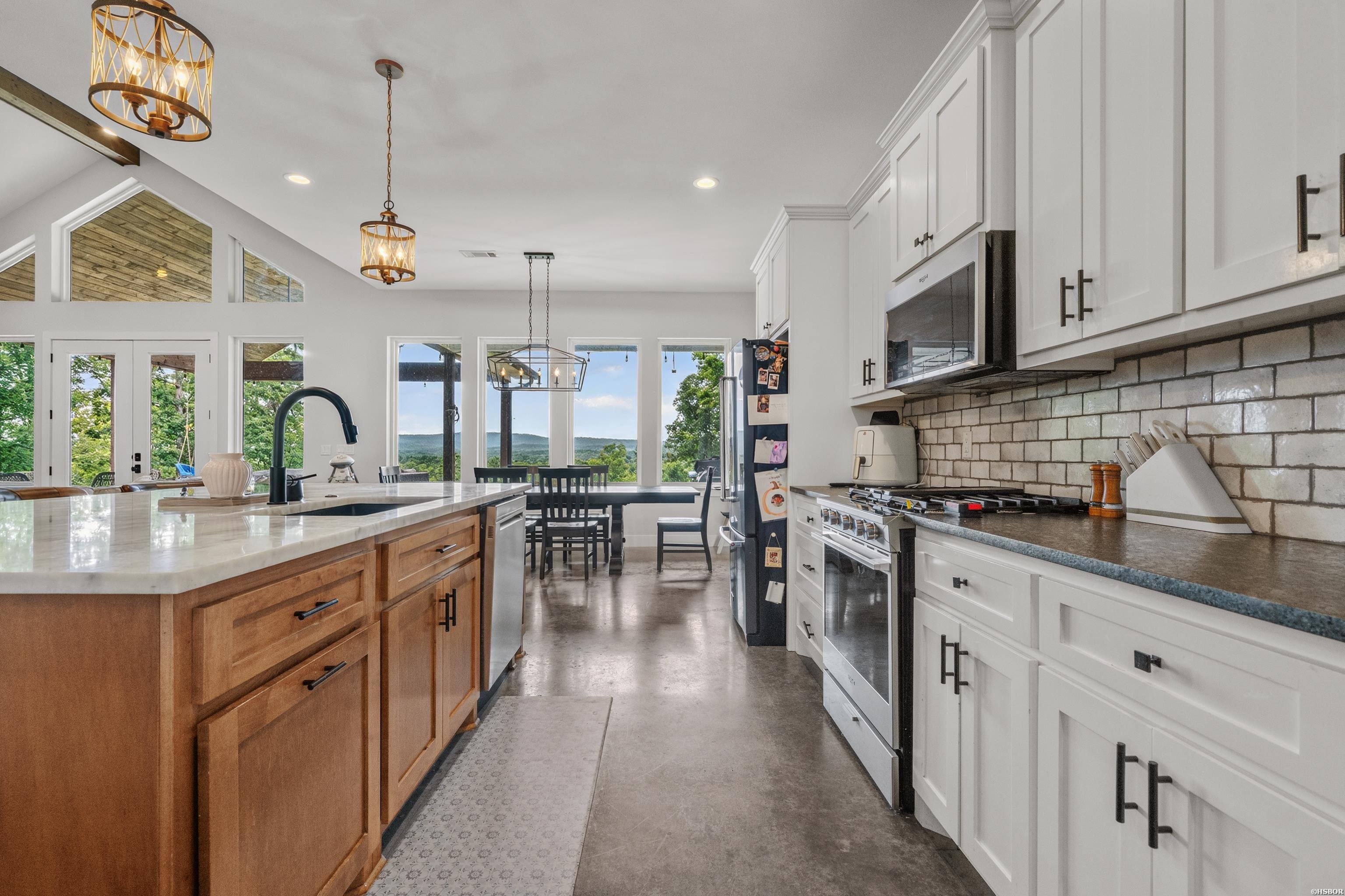 100 W HAWKVIEW Place