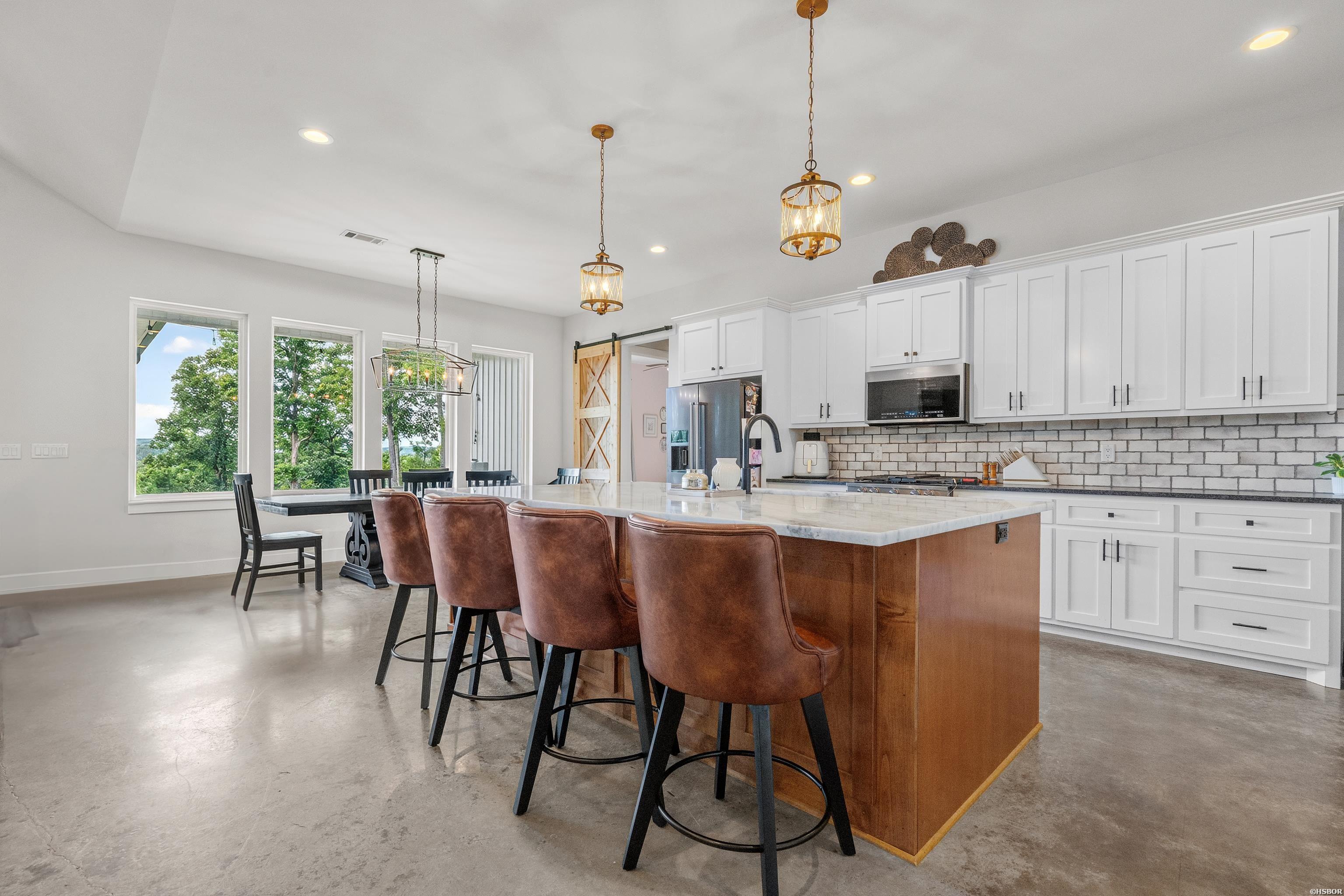 100 W HAWKVIEW Place