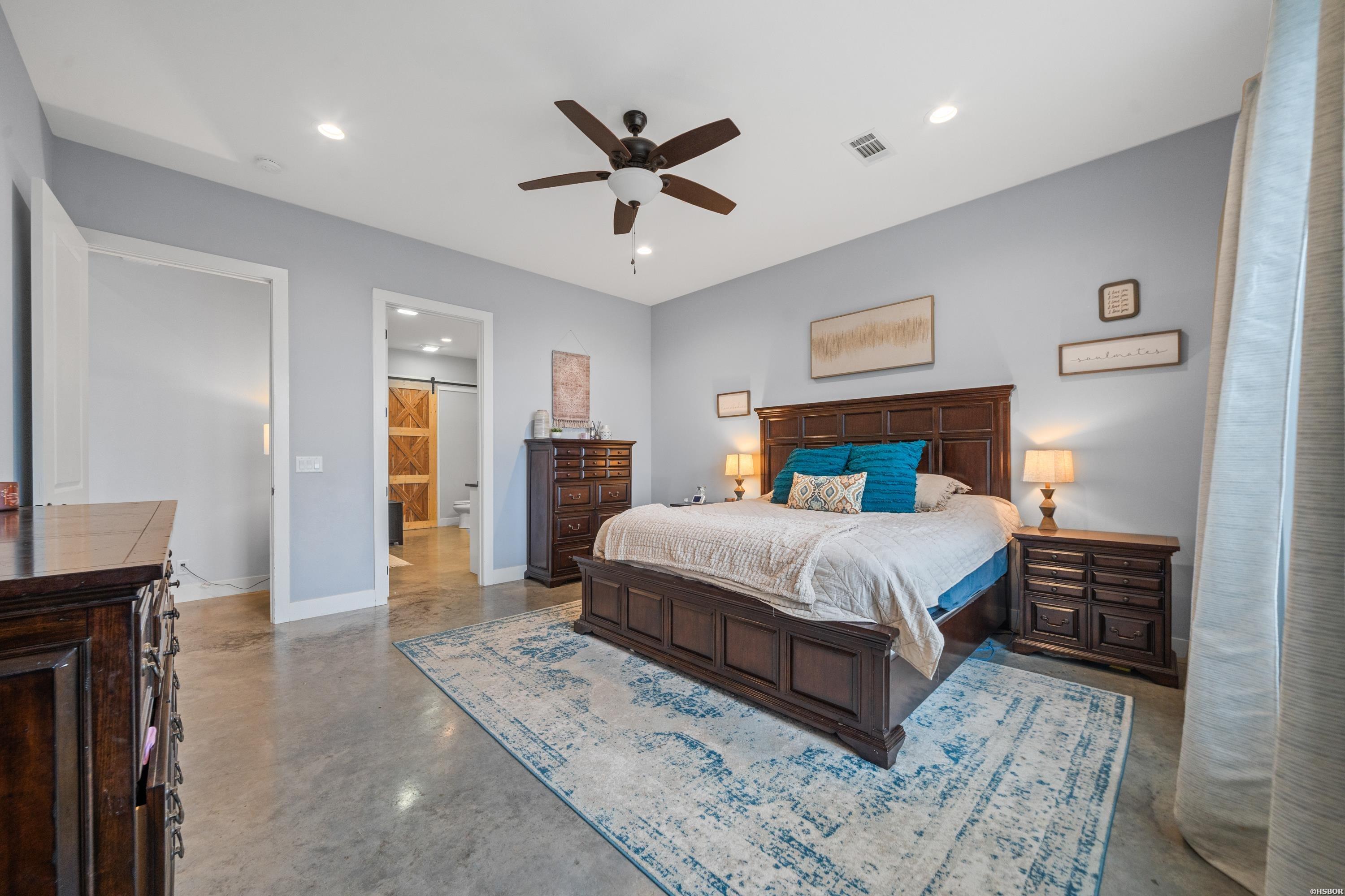 100 W HAWKVIEW Place