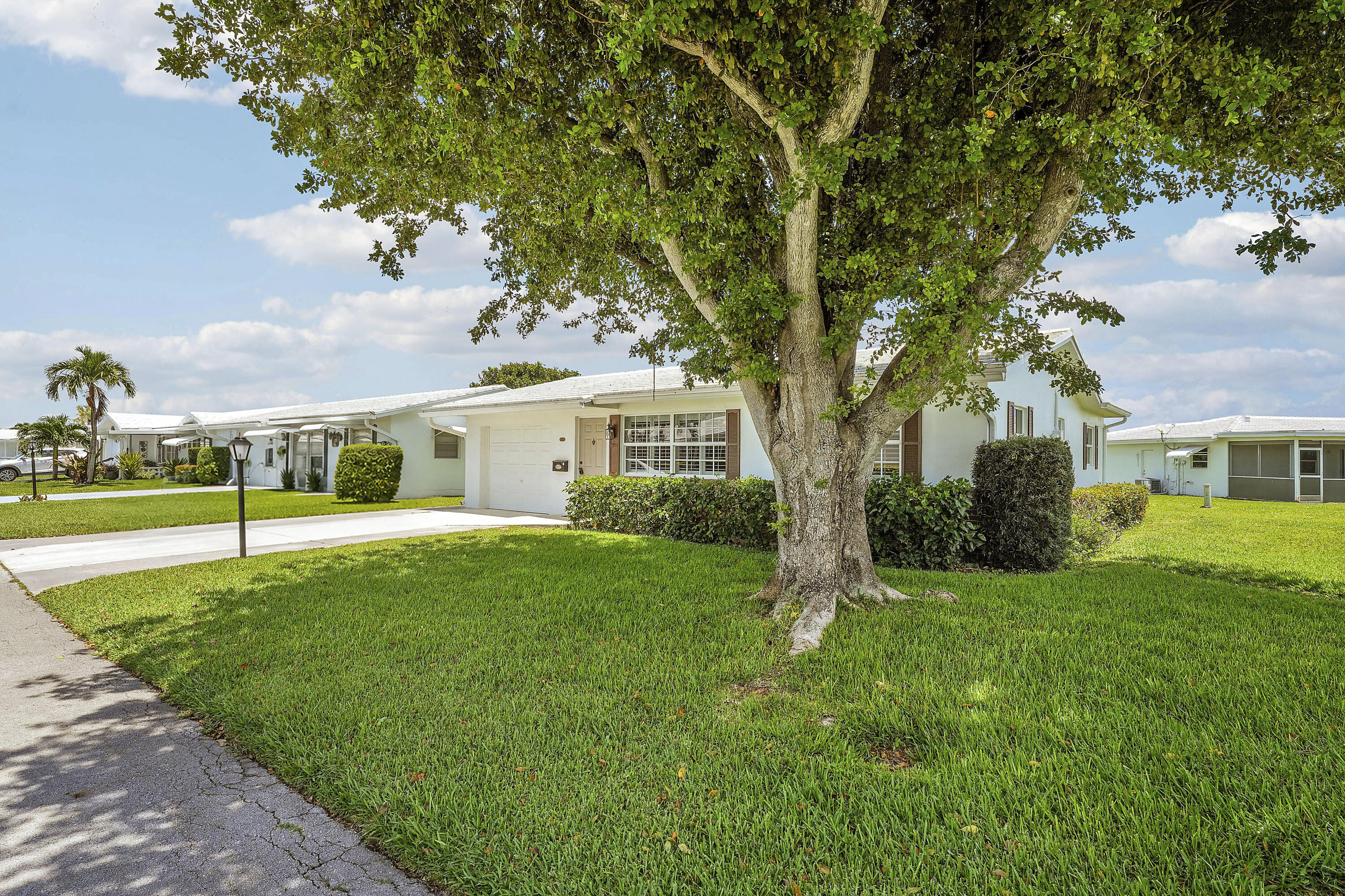614 SW Golf Drive
