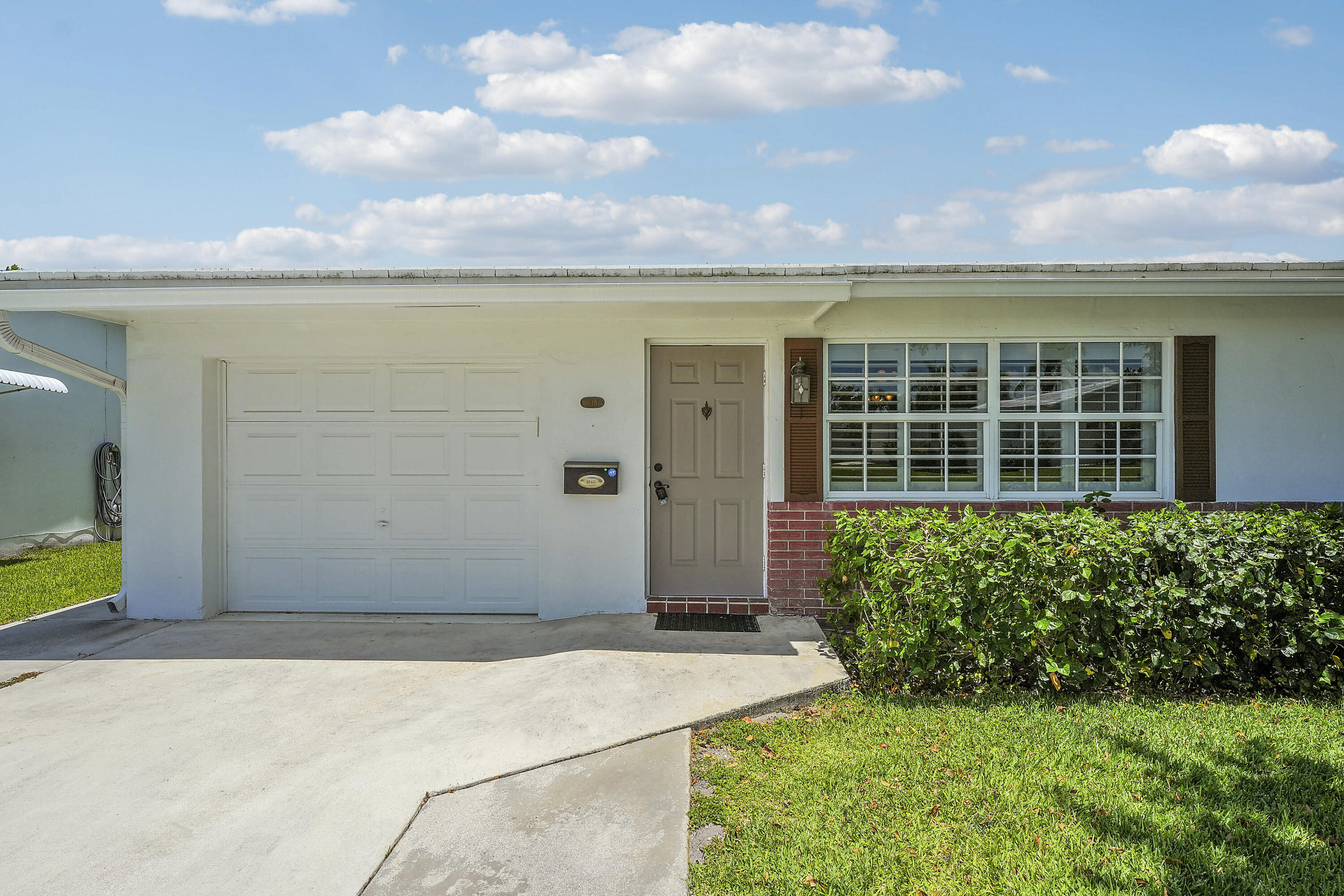 614 SW Golf Drive