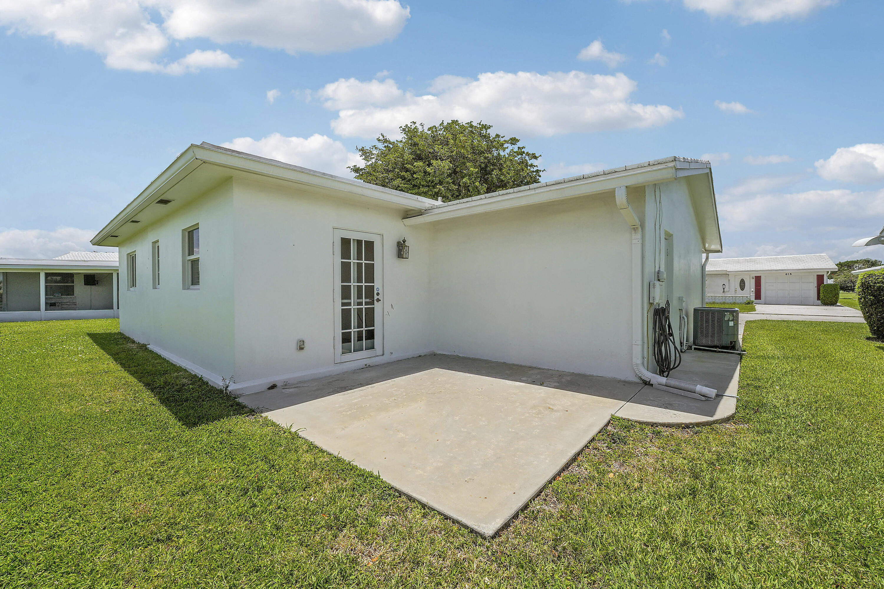 614 SW Golf Drive