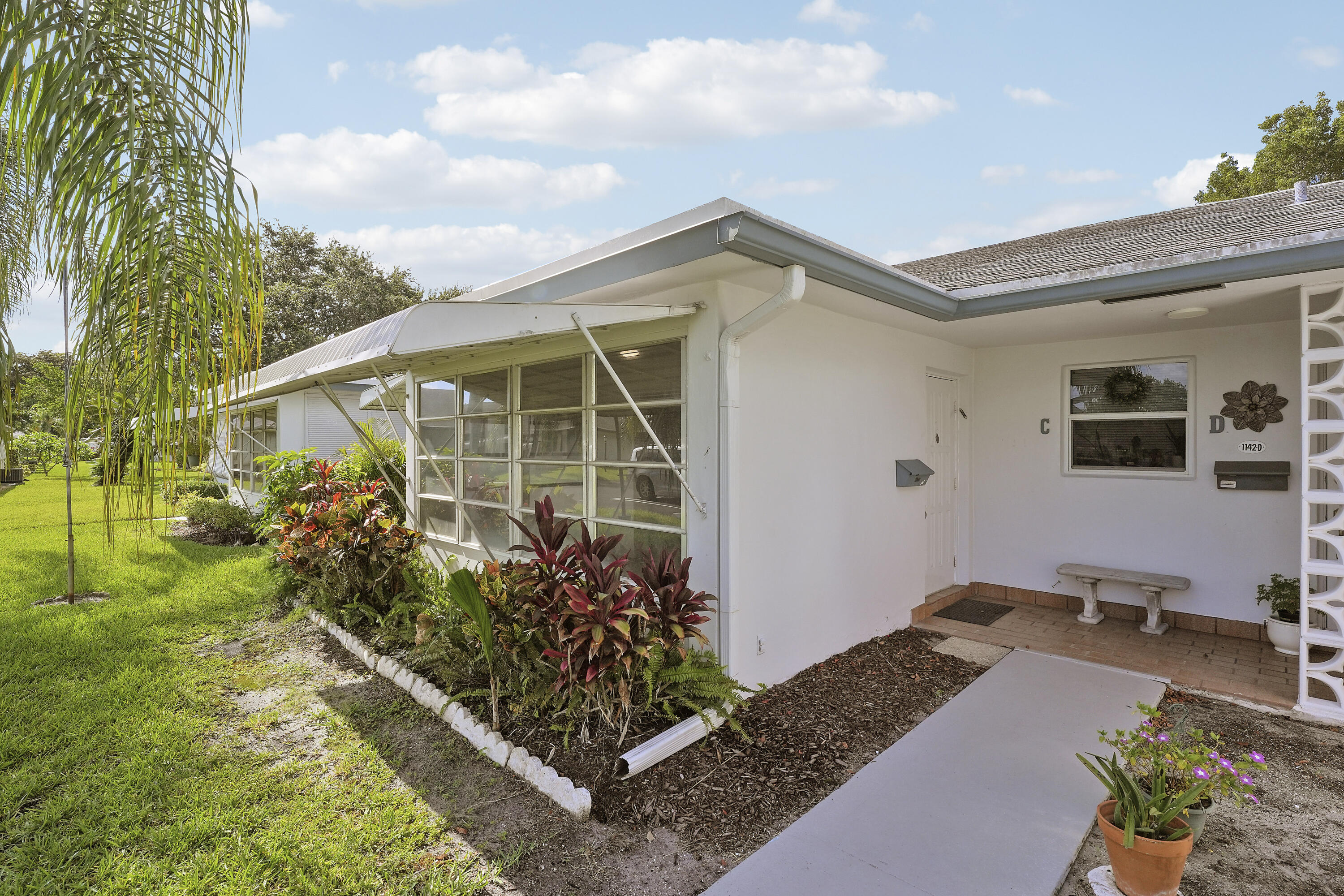 1142 W Circle Ter Terrace W C
