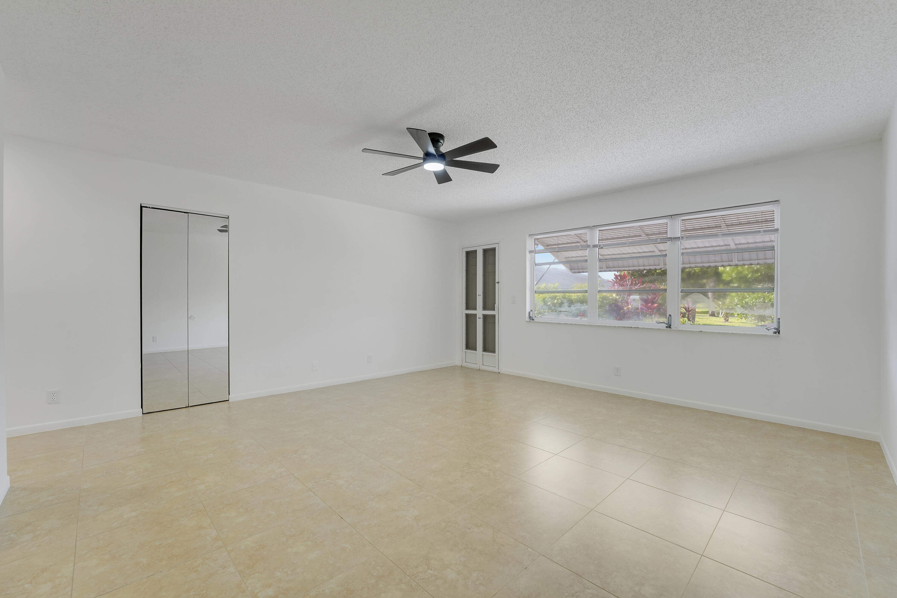 1142 W Circle Ter Terrace W C