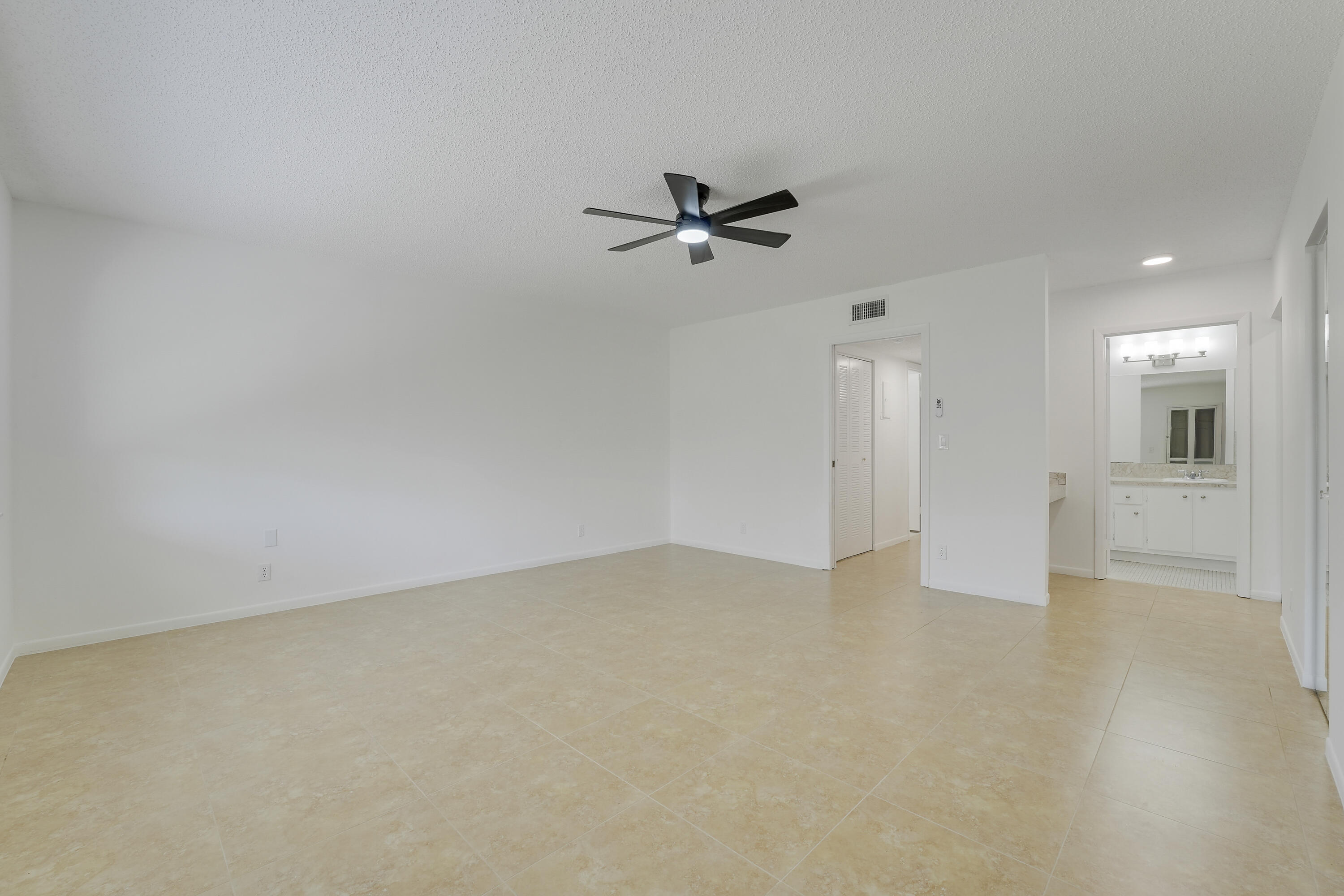 1142 W Circle Ter Terrace W C