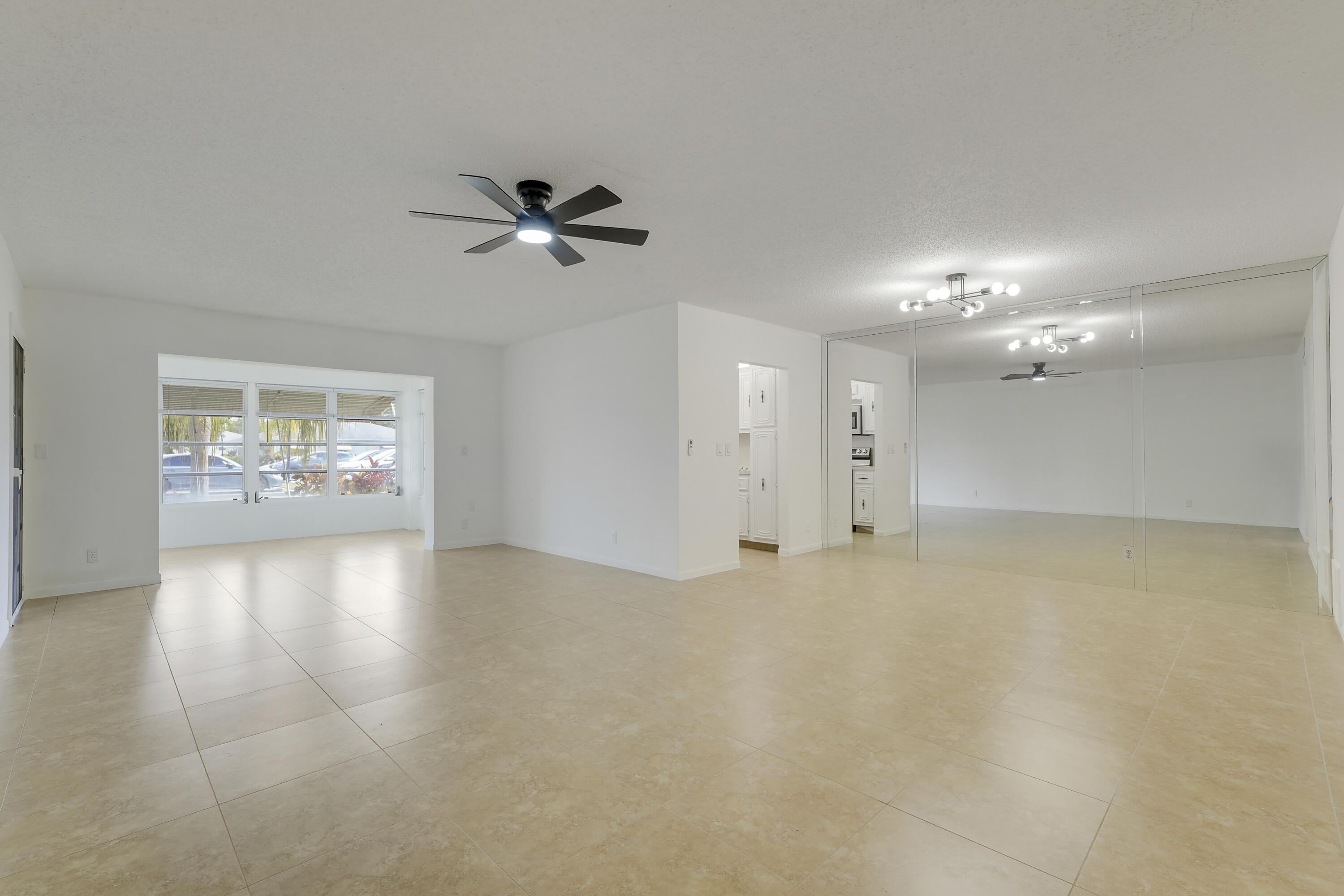 1142 W Circle Ter Terrace W C