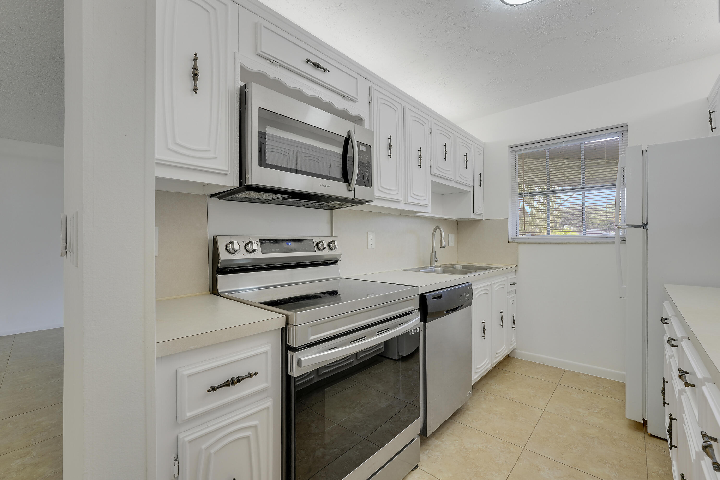 1142 W Circle Ter Terrace W C