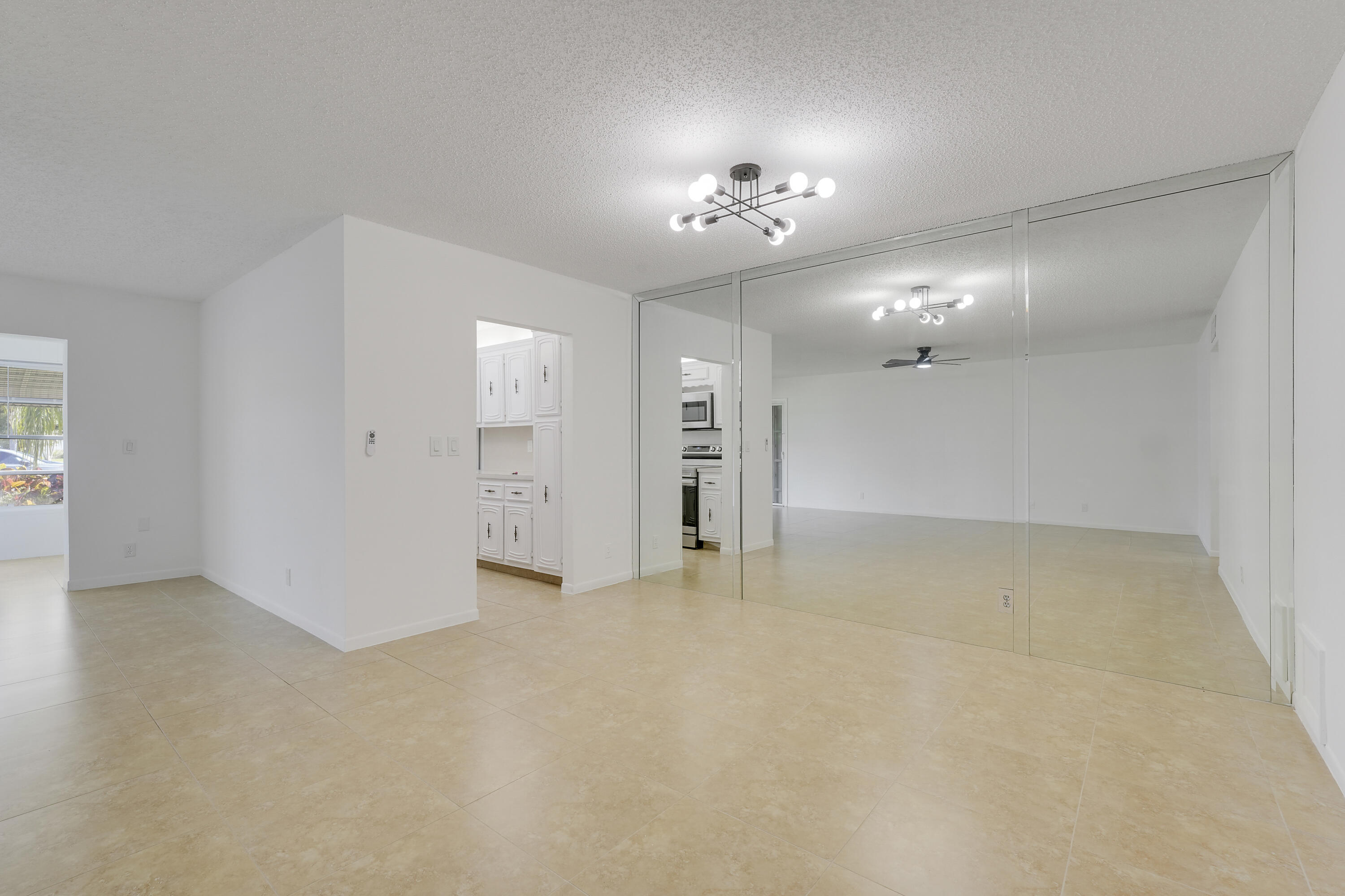 1142 W Circle Ter Terrace W C
