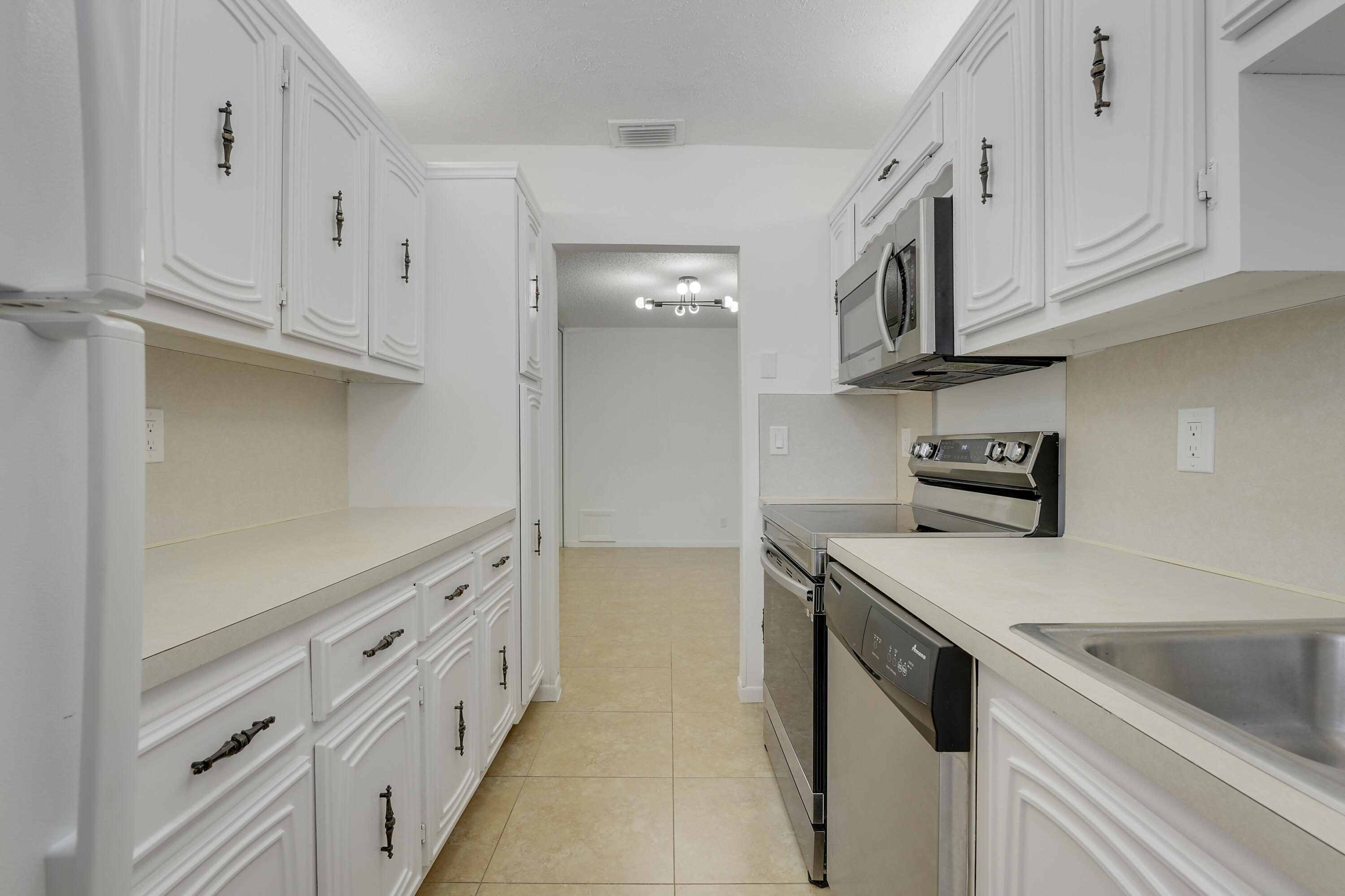 1142 W Circle Ter Terrace W C