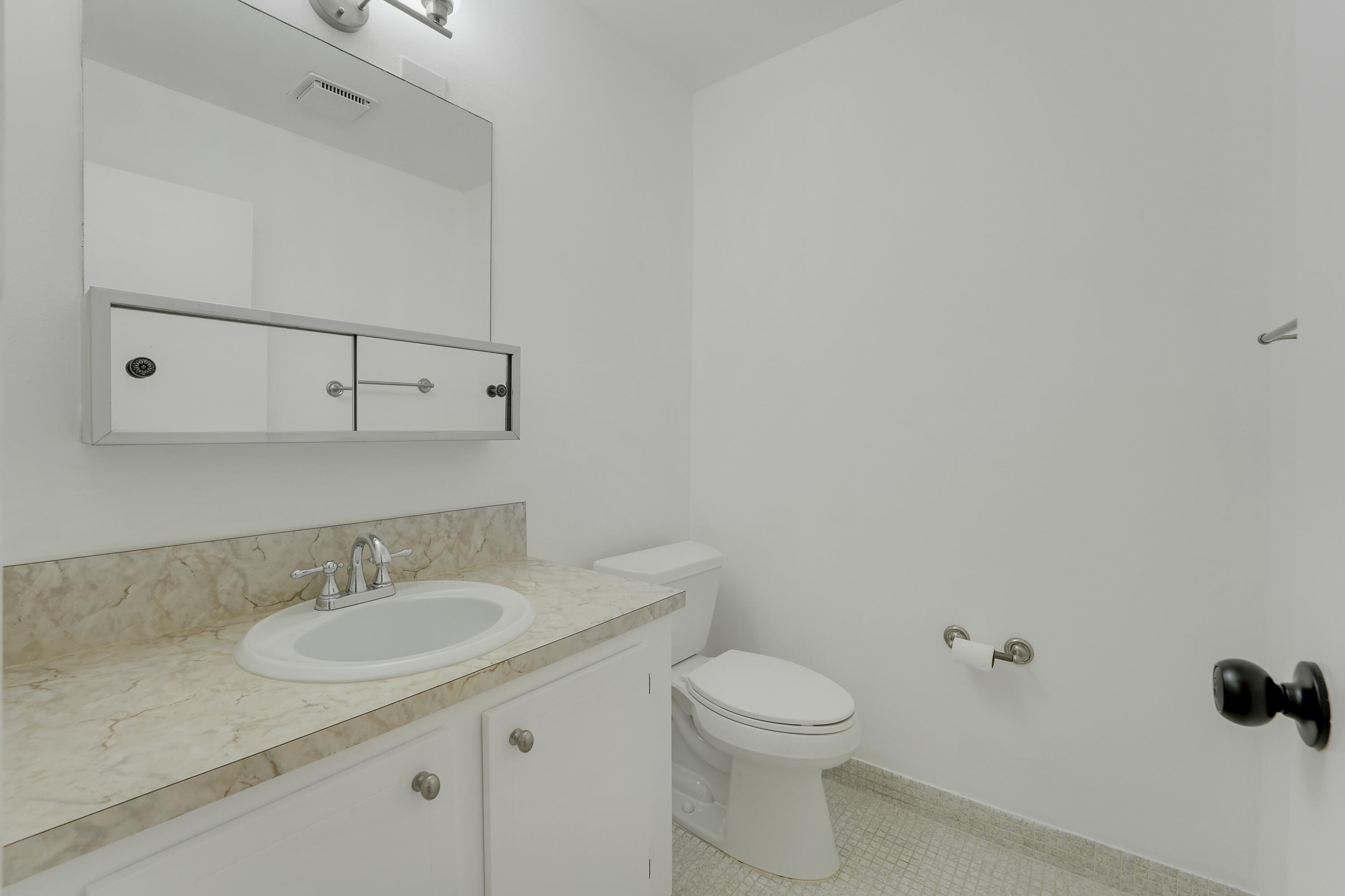 1142 W Circle Ter Terrace W C