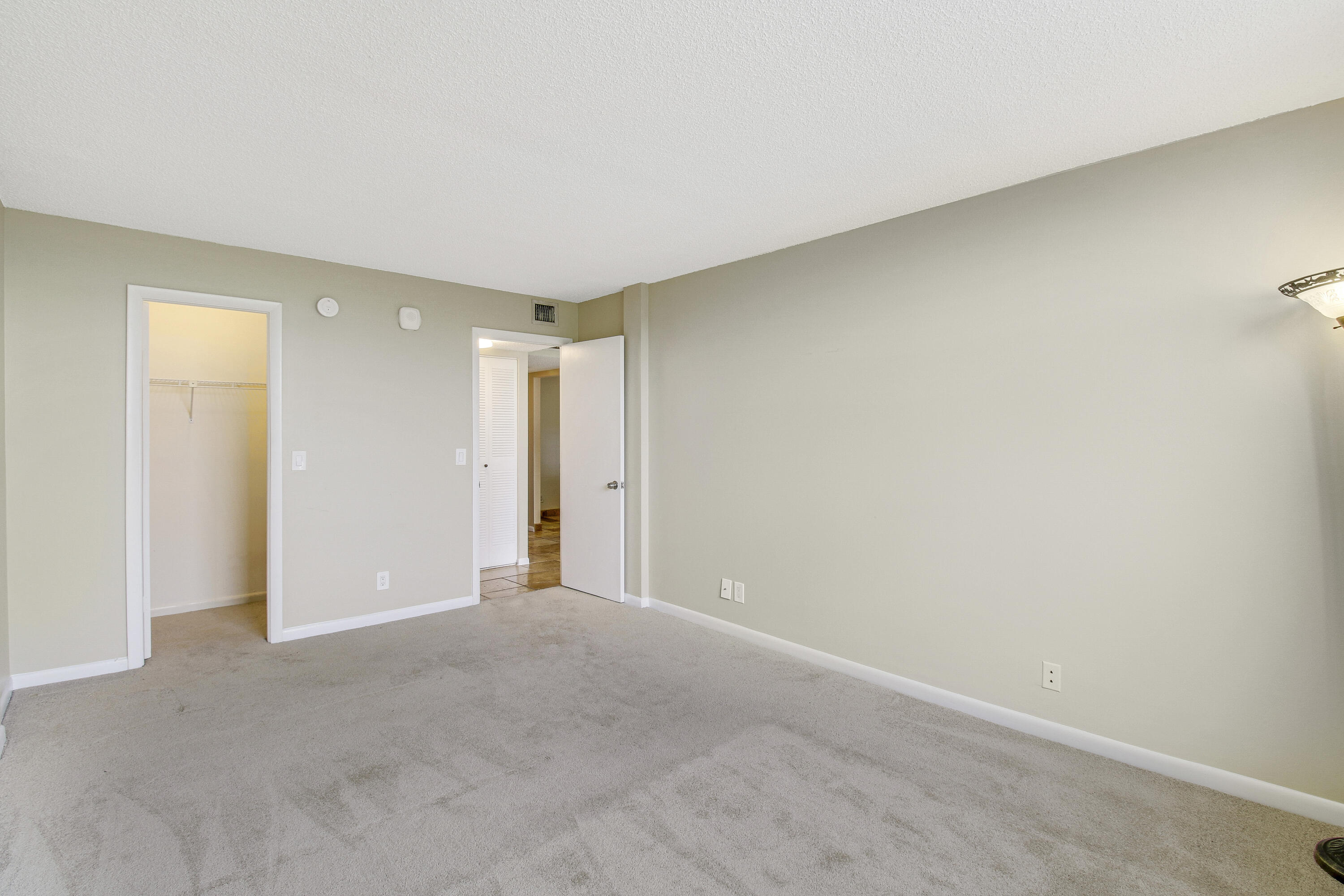 470 Executive Center Drive 4k