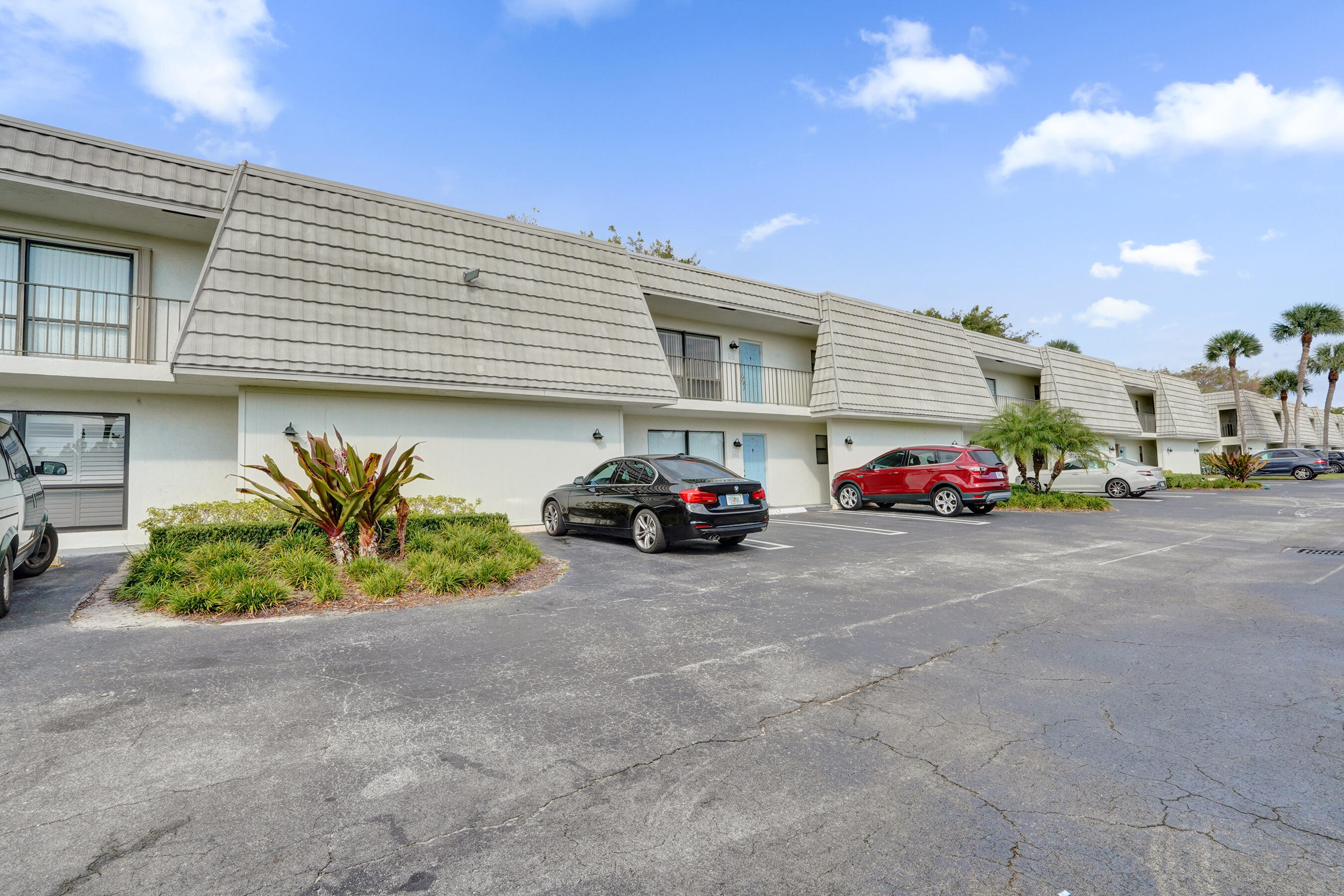 1040 Homewood Boulevard L202