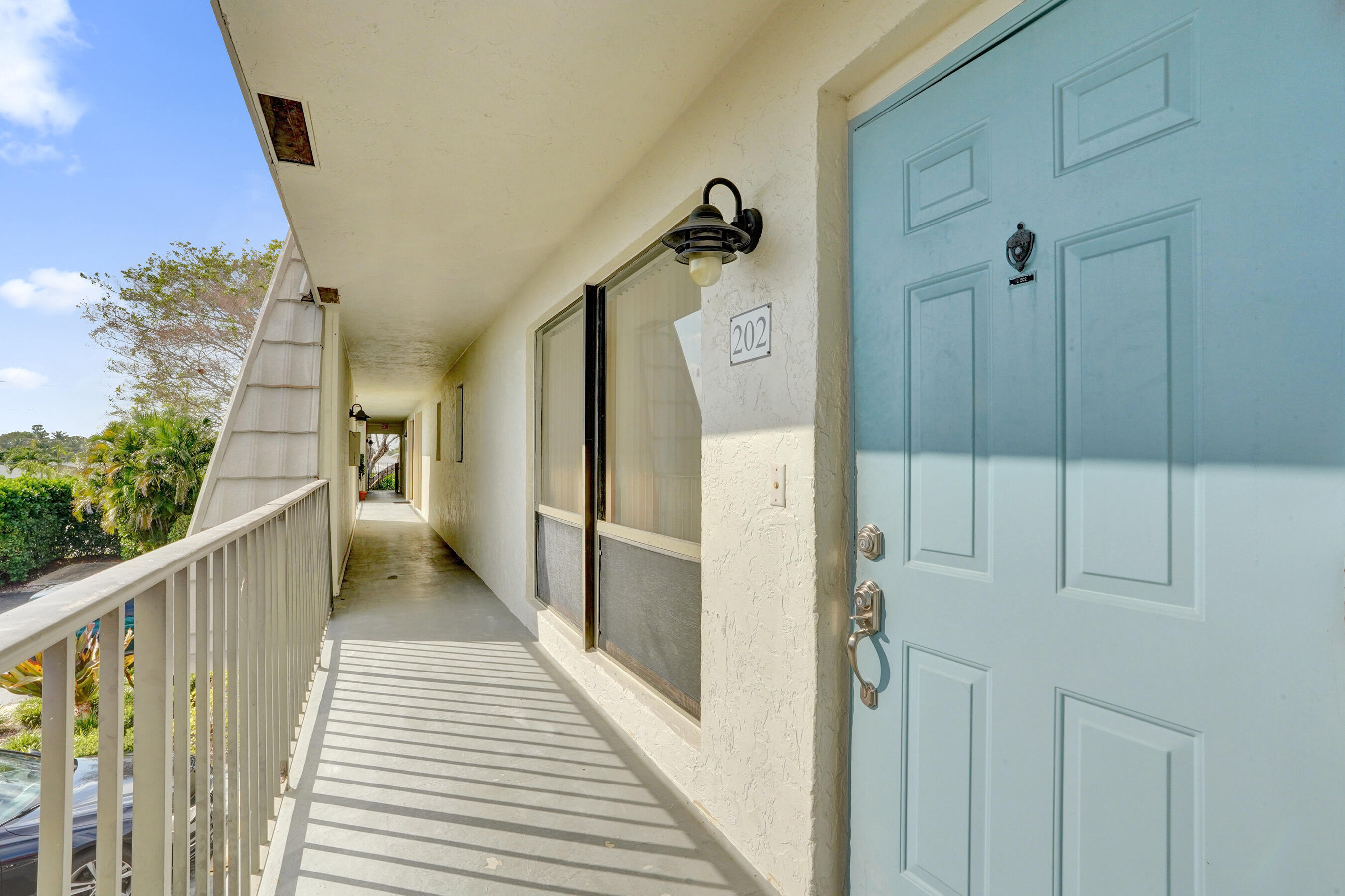 1040 Homewood Boulevard L202