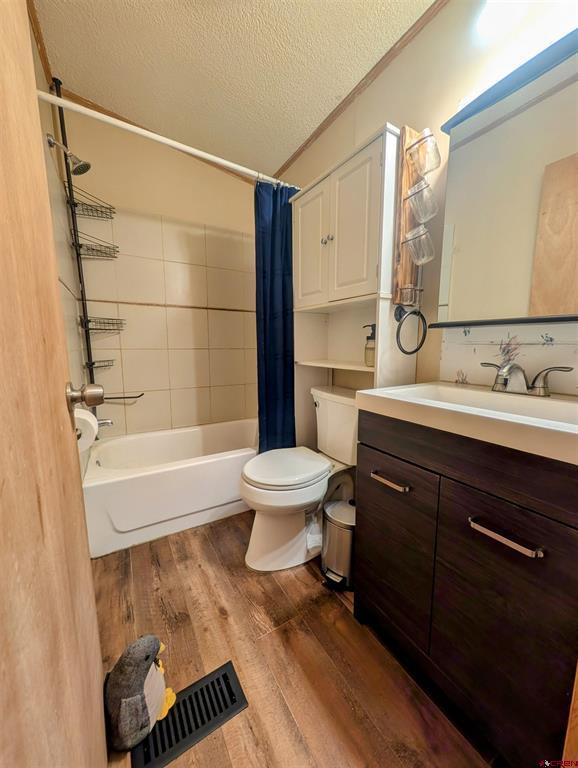 1500 Oak Street Unit: 15