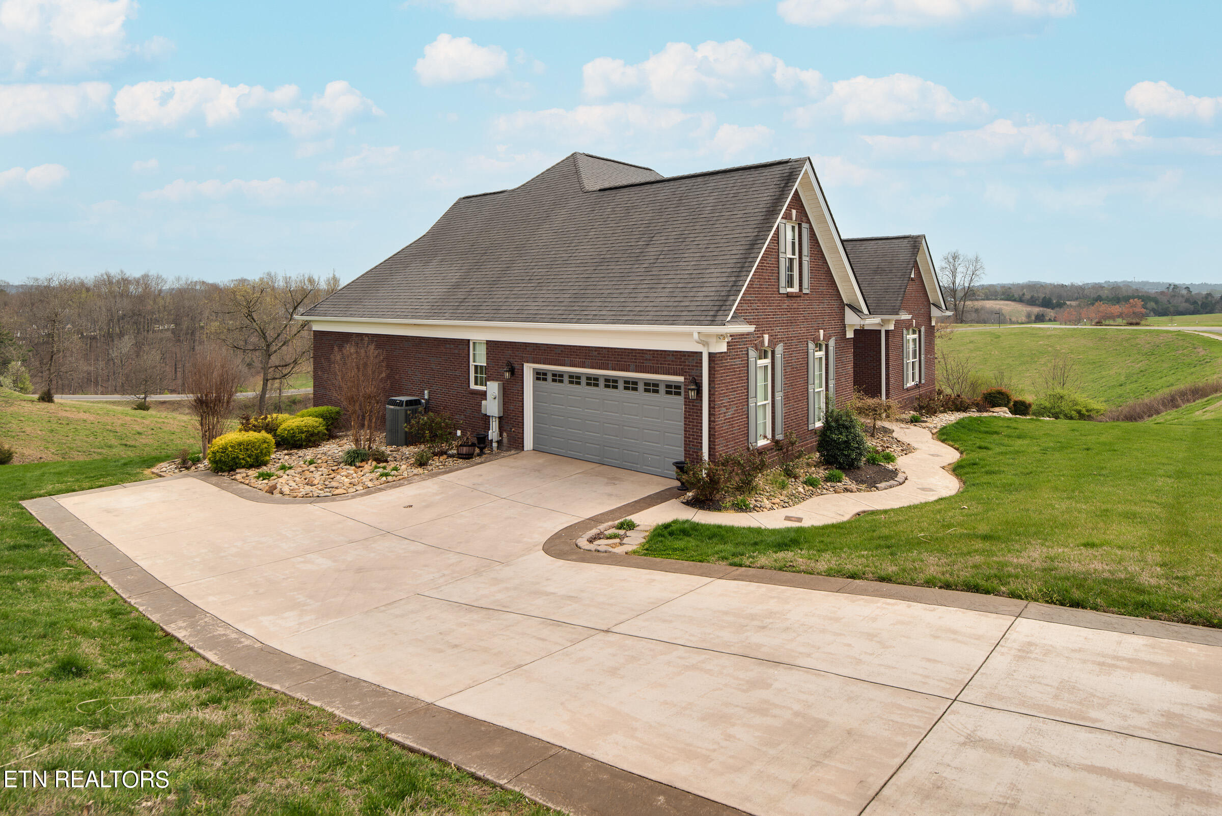 2204 Windswept Way