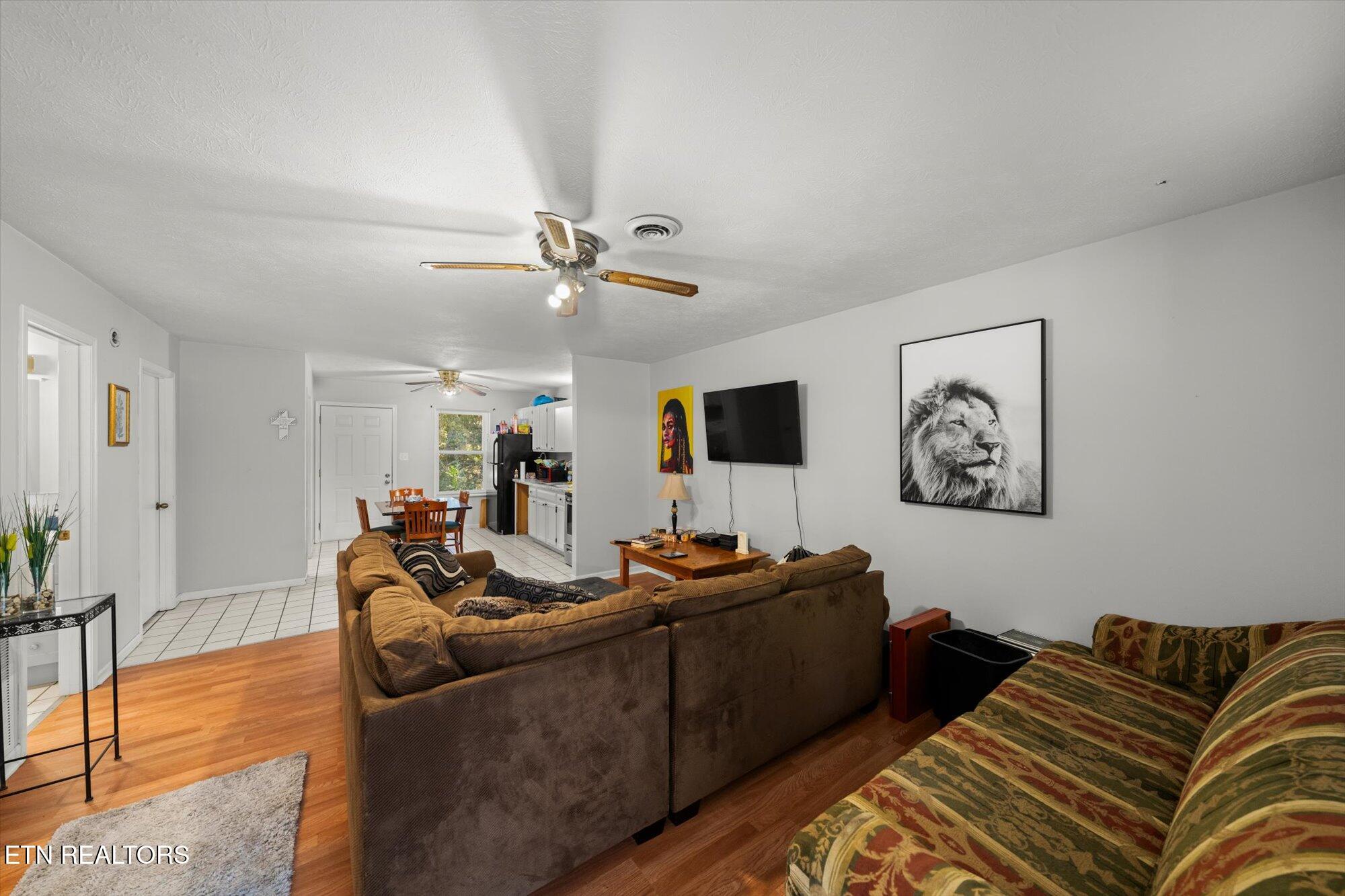 1402/1404 Hicks Rd