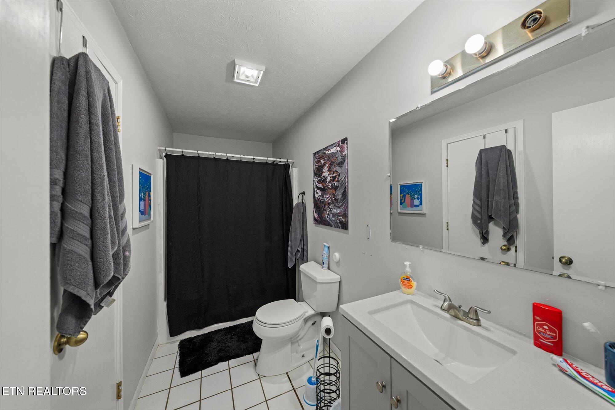 1402/1404 Hicks Rd