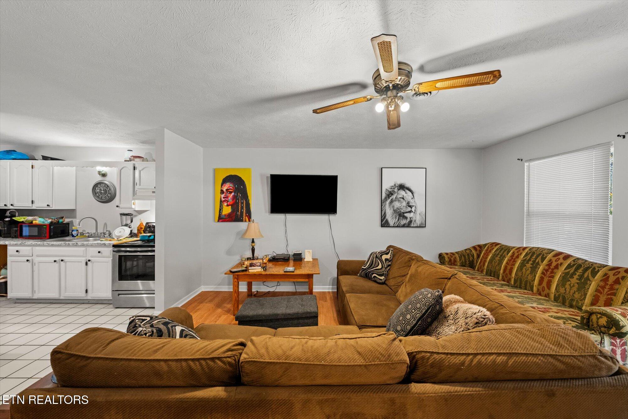 1402/1404 Hicks Rd