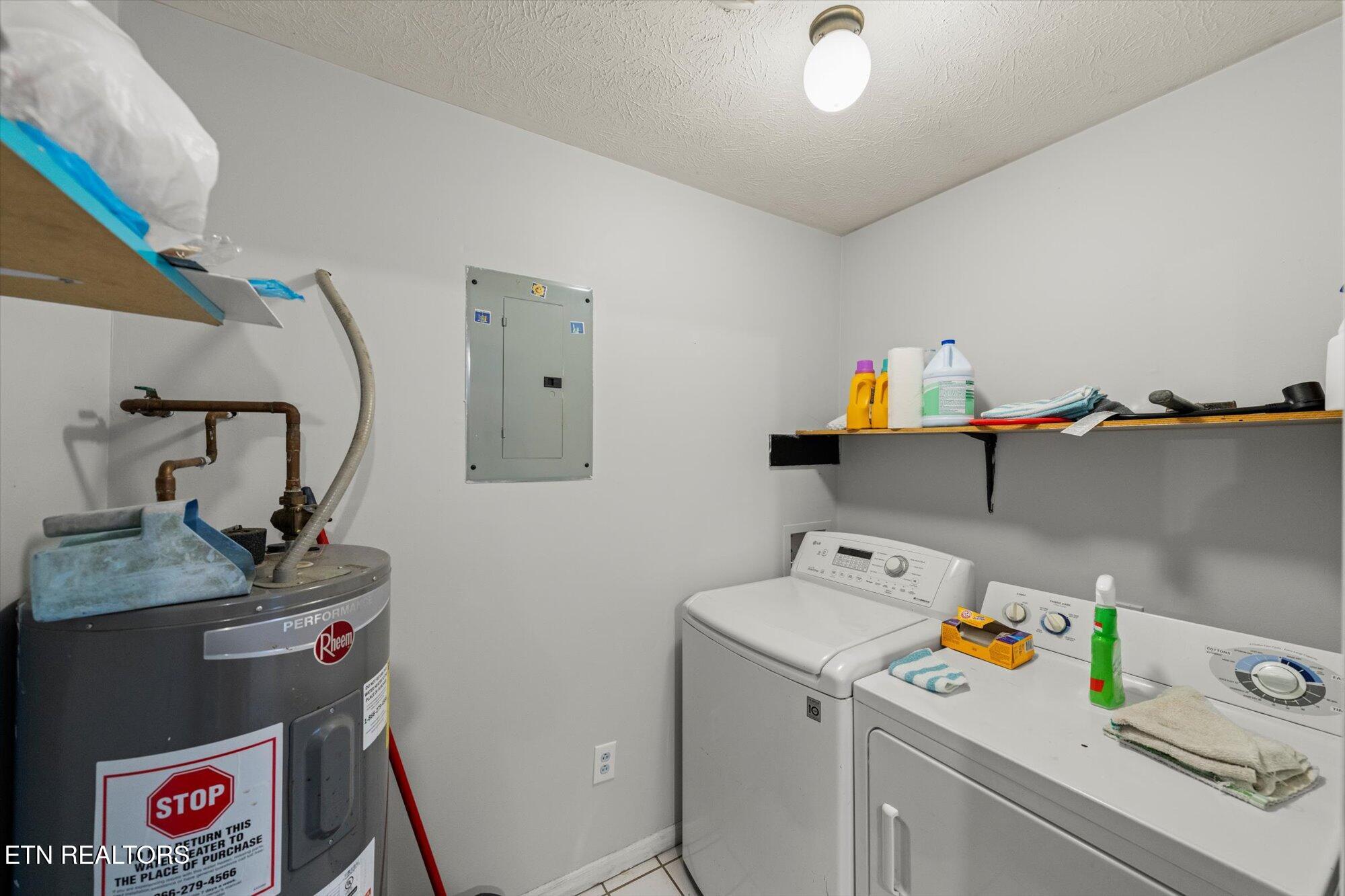 1402/1404 Hicks Rd