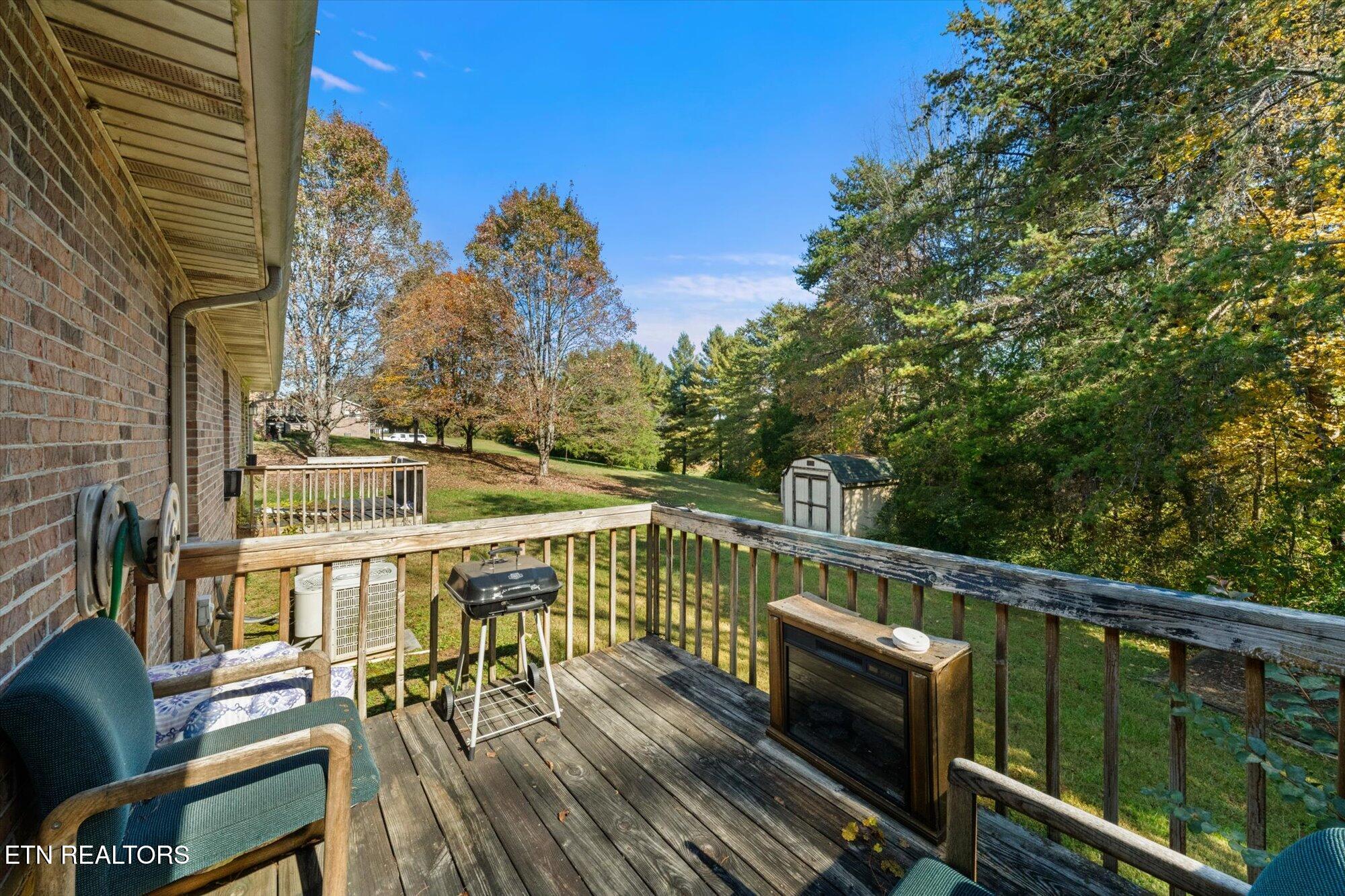 1402/1404 Hicks Rd