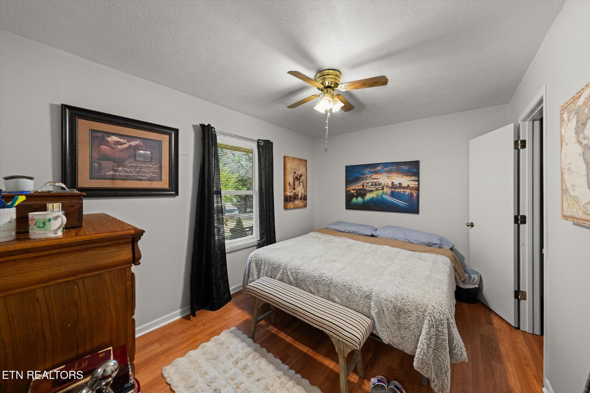 1402/1404 Hicks Rd
