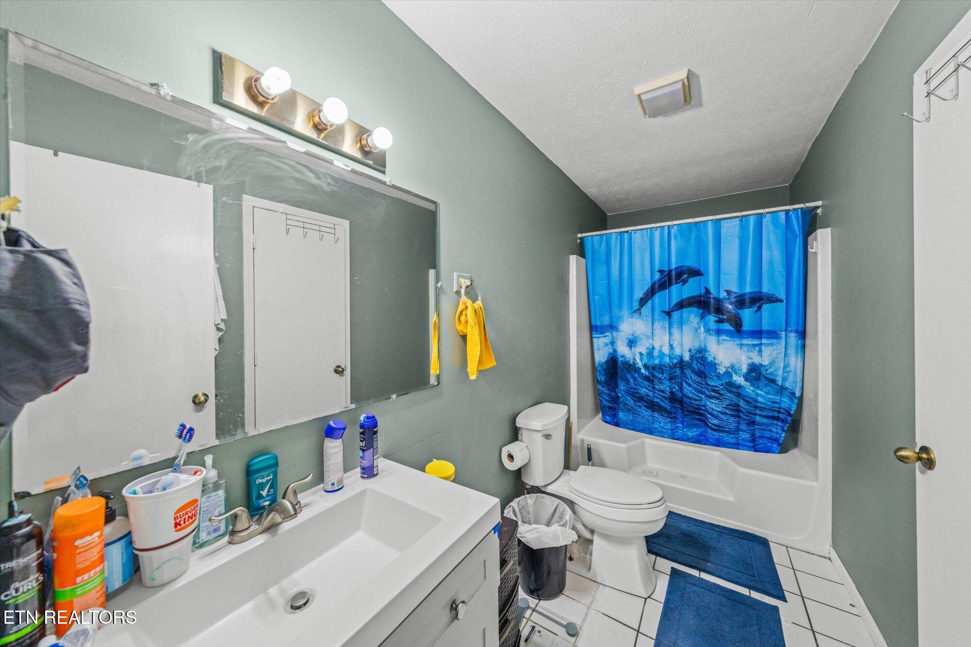 1402/1404 Hicks Rd