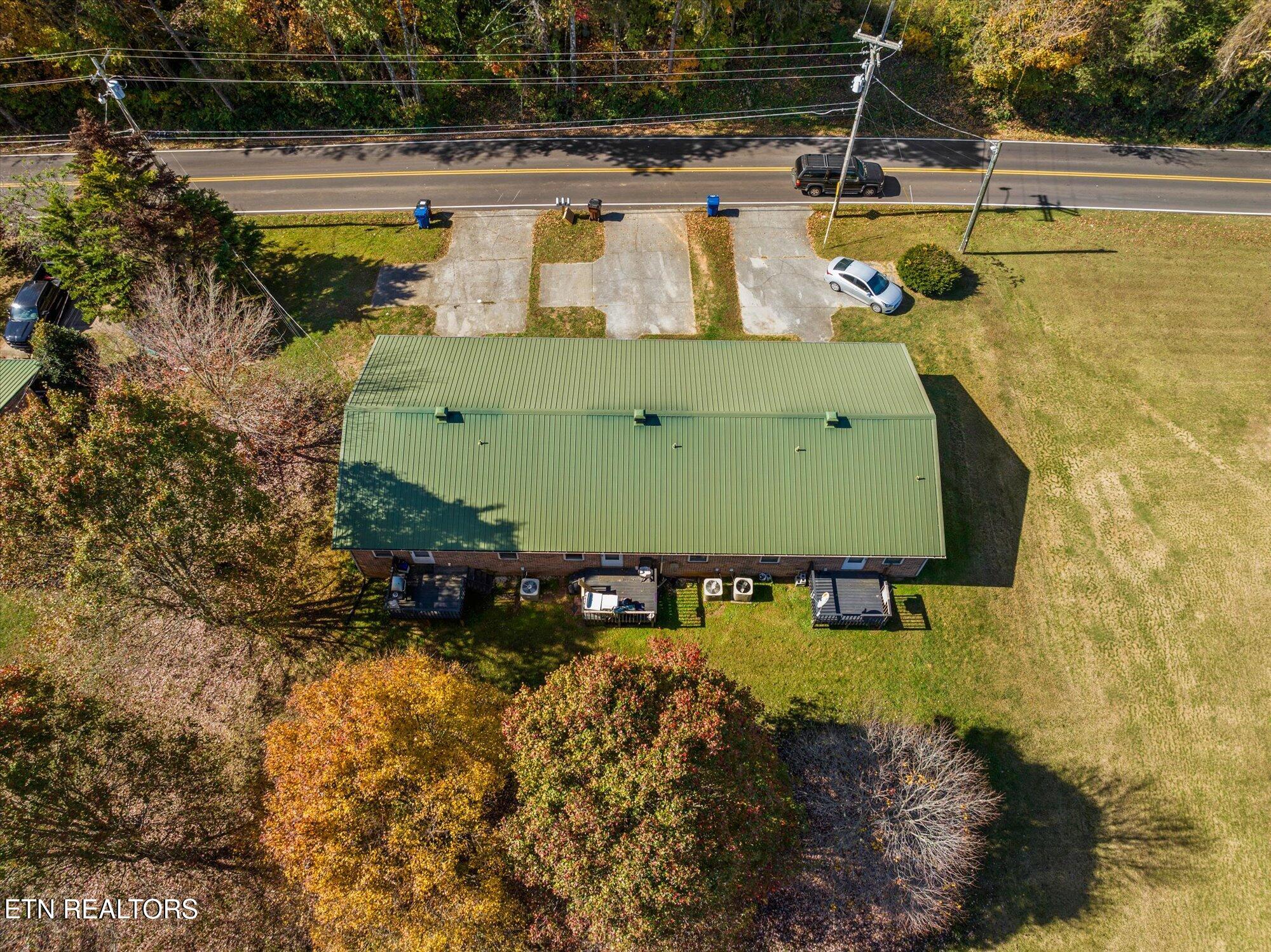 1402/1404 Hicks Rd
