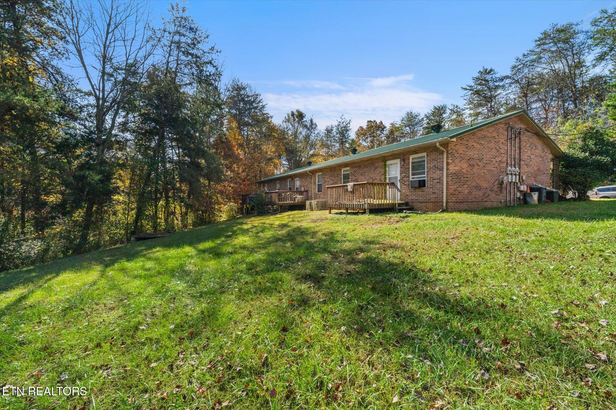 1402/1404 Hicks Rd