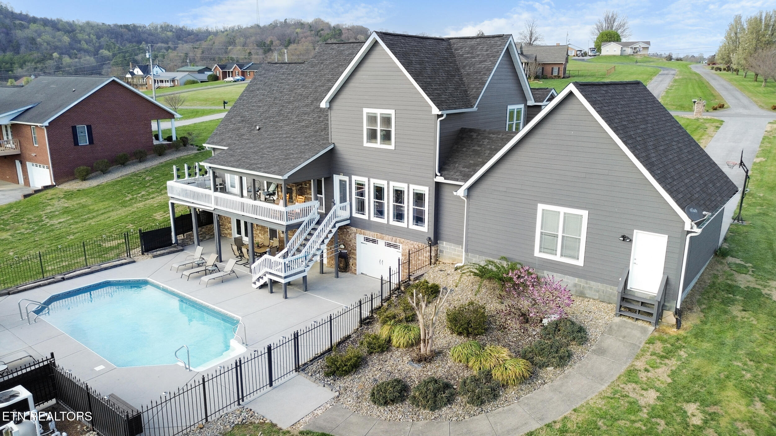 319 Coffey Heights