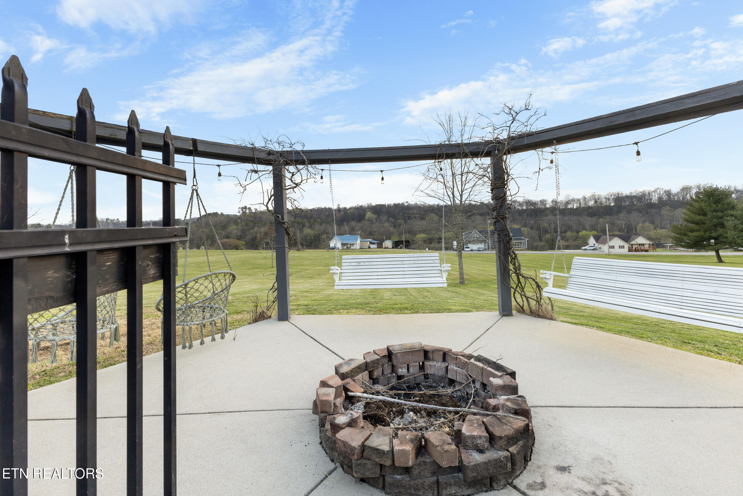 319 Coffey Heights