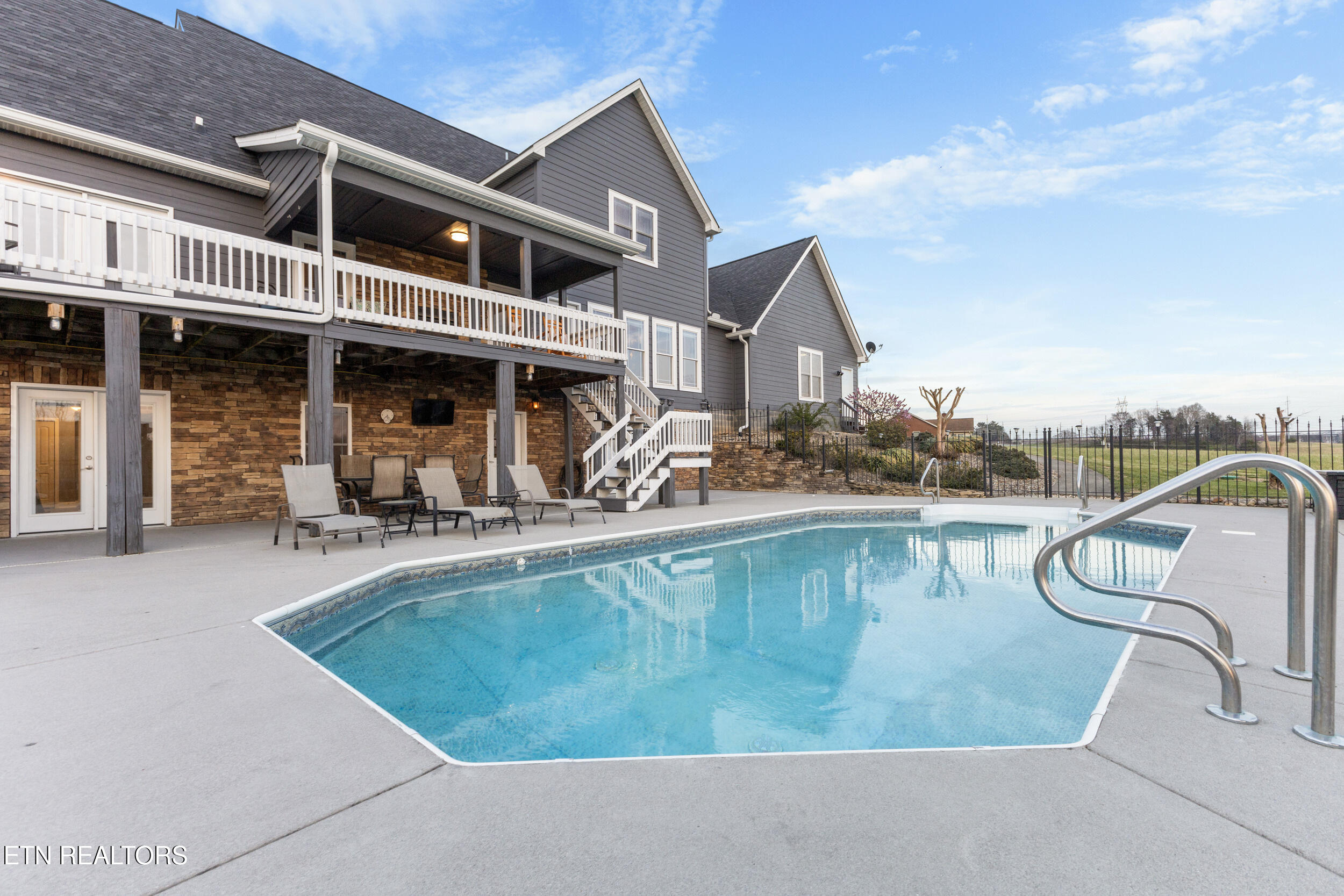 319 Coffey Heights