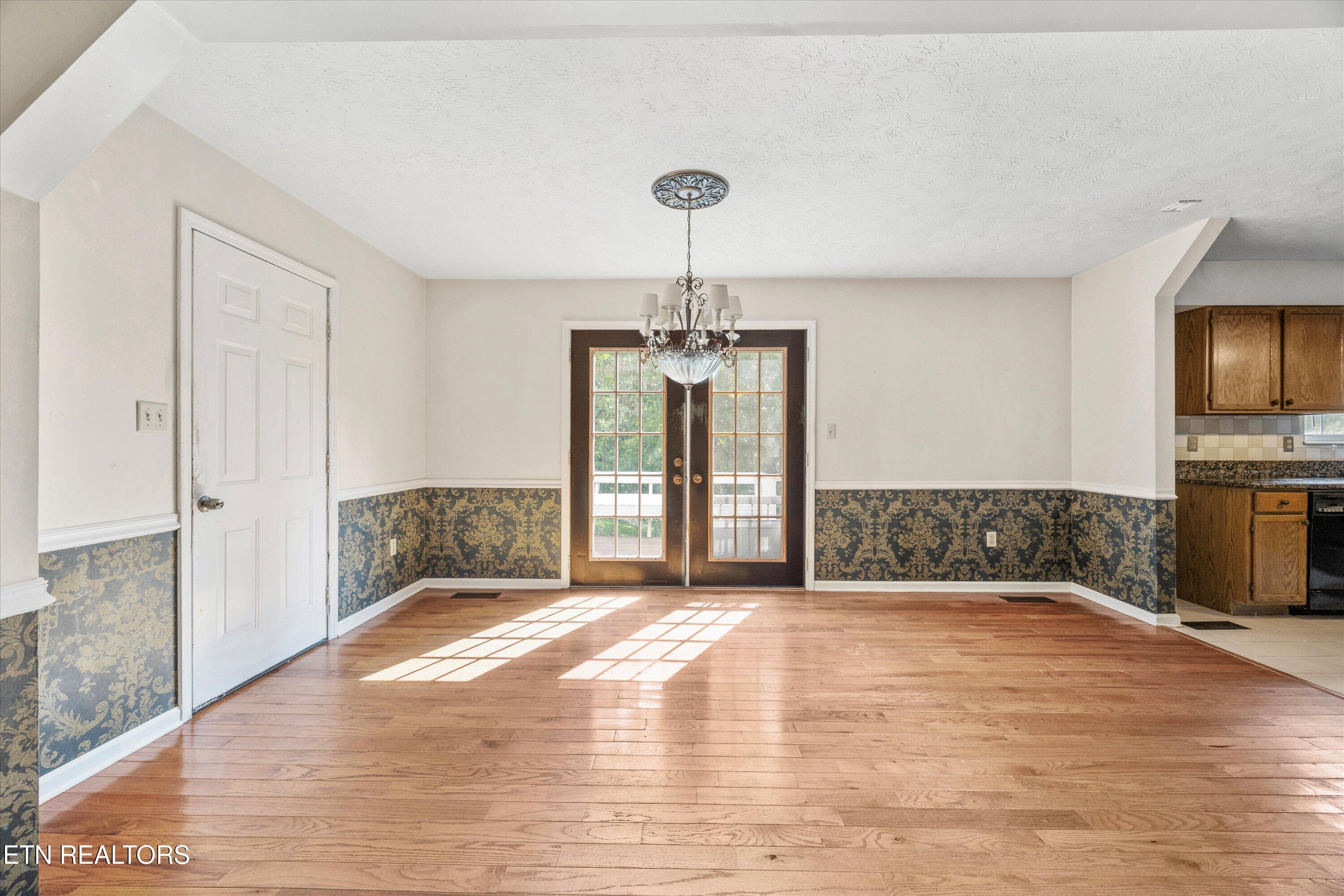 524 Emerald Ave