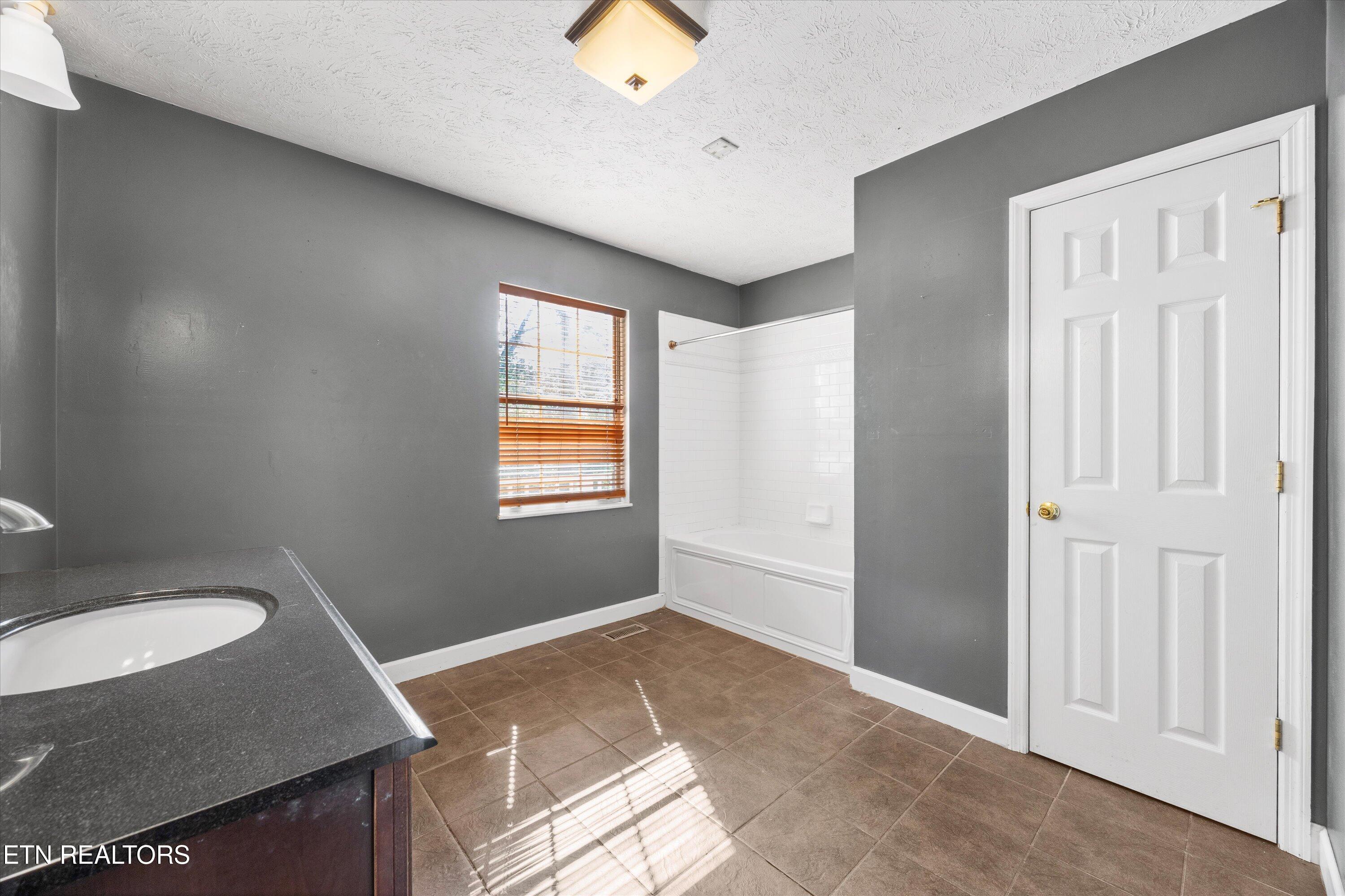 524 Emerald Ave