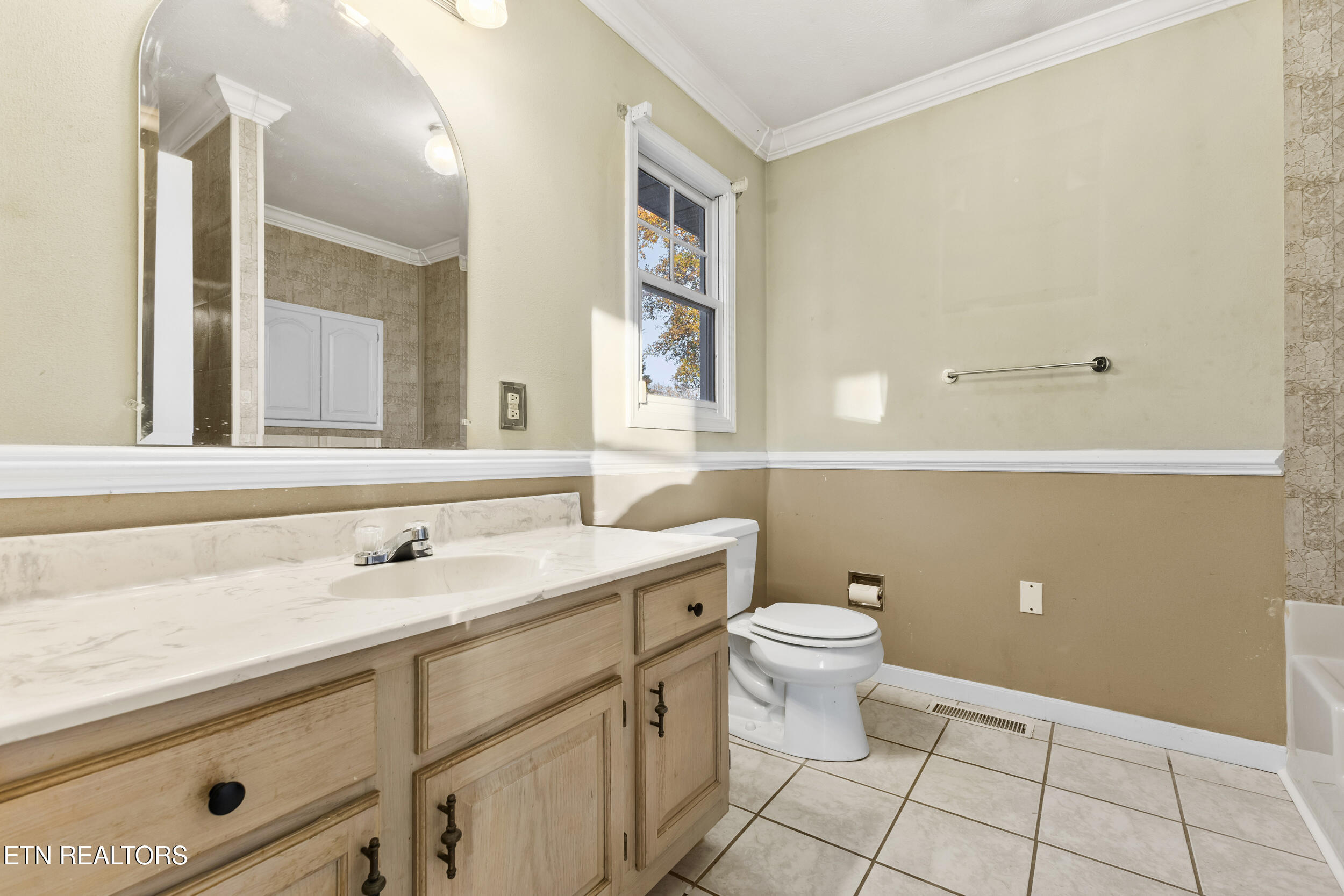 1037 Keith Lane