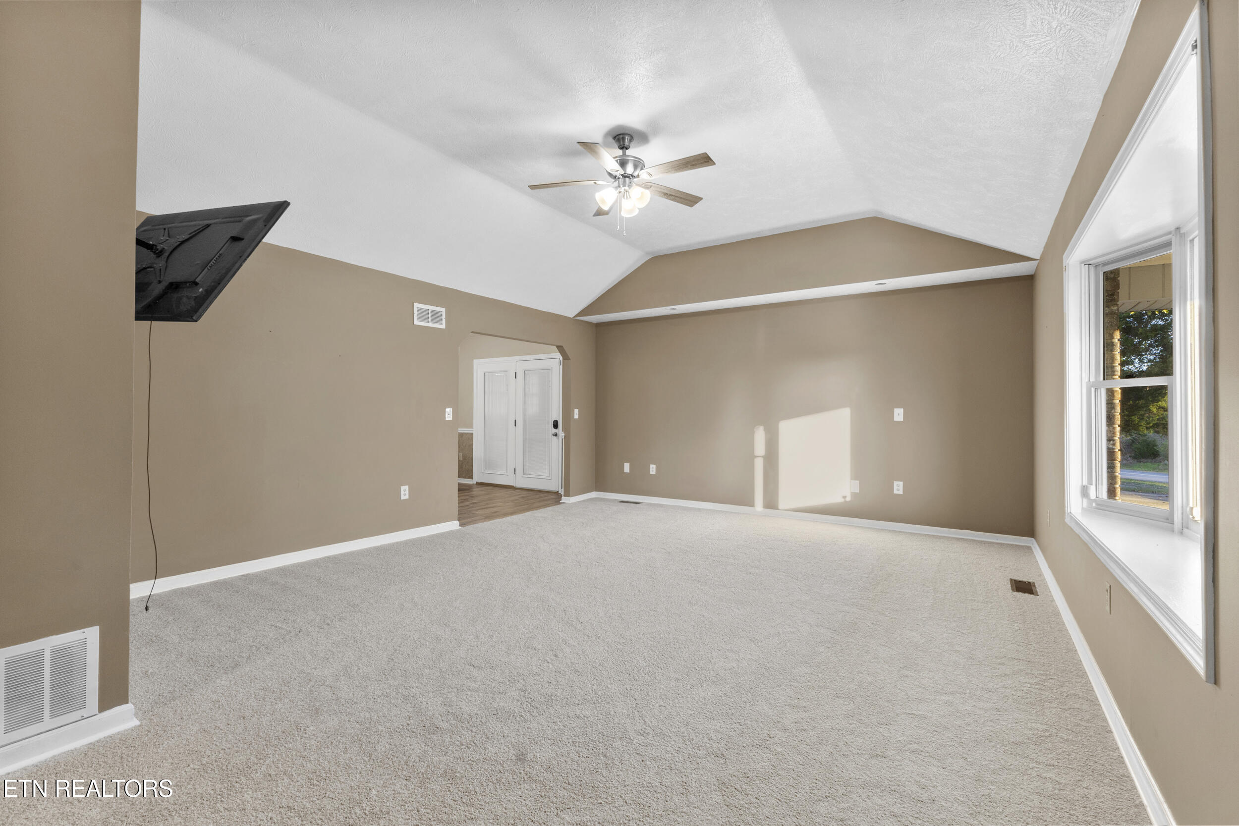 1037 Keith Lane