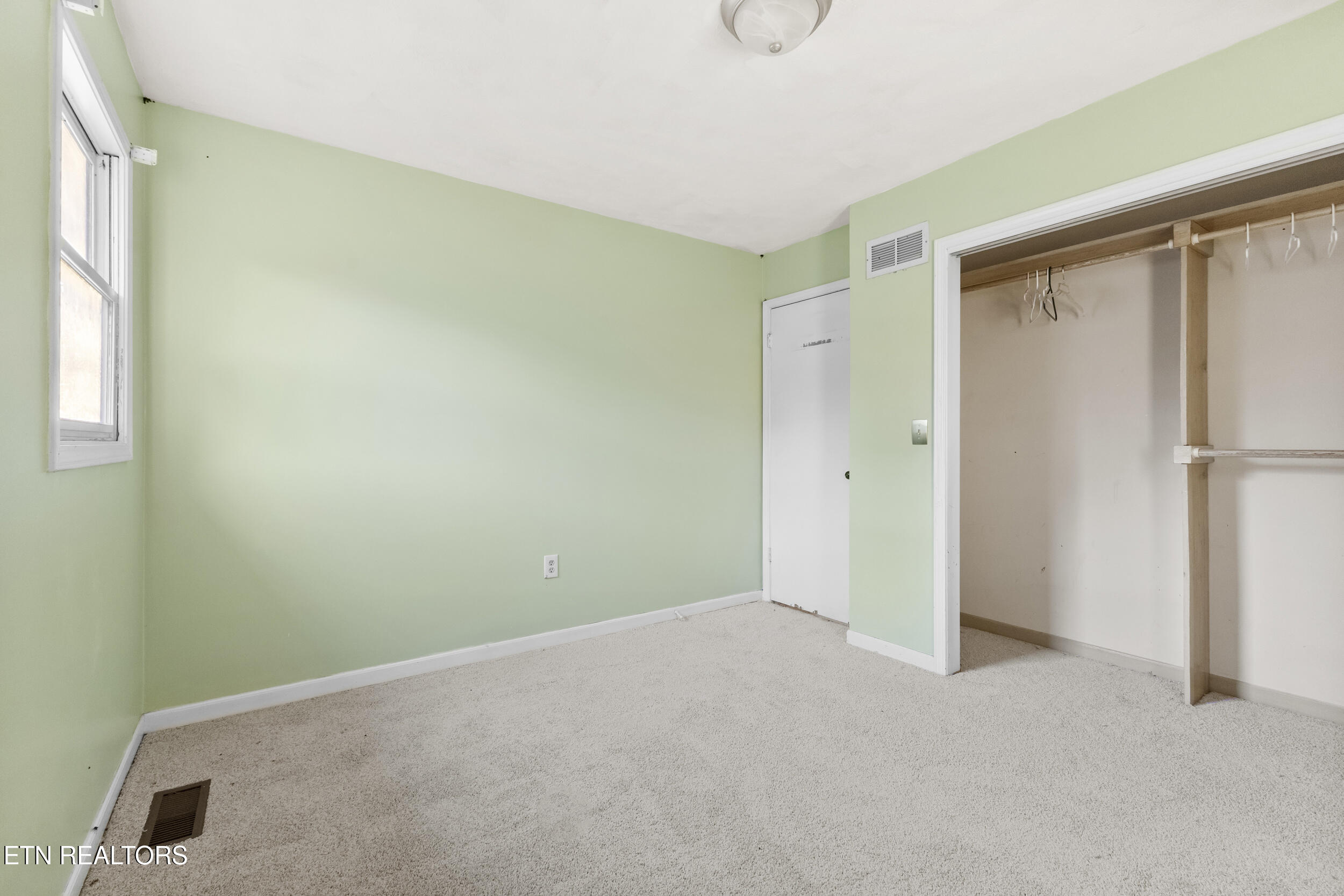 1037 Keith Lane